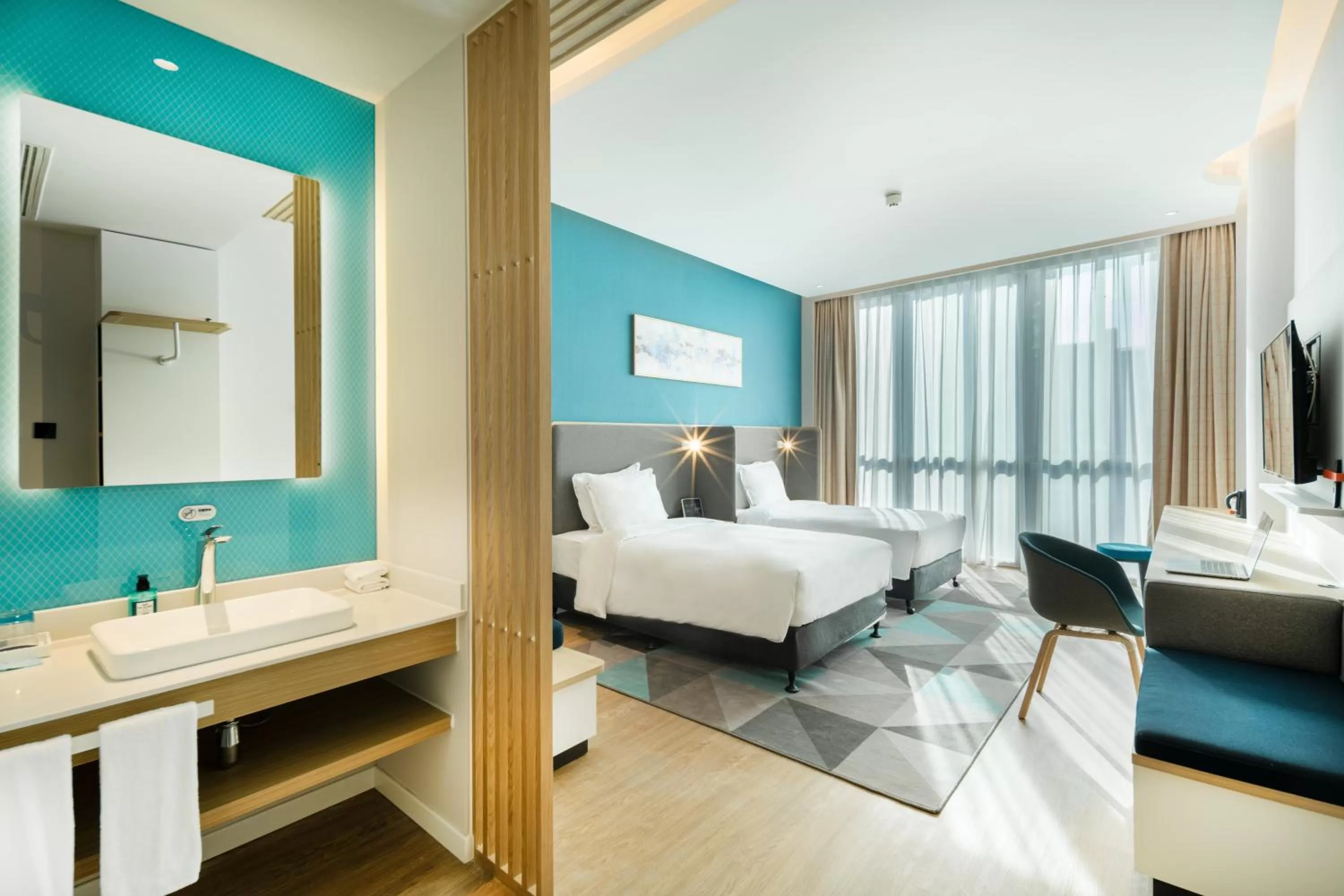 Superior Twin Room in Holiday Inn Express Shanghai Pudong Zhangjiang by IHG - 20 minutes to New International Expo Center and Disneyland