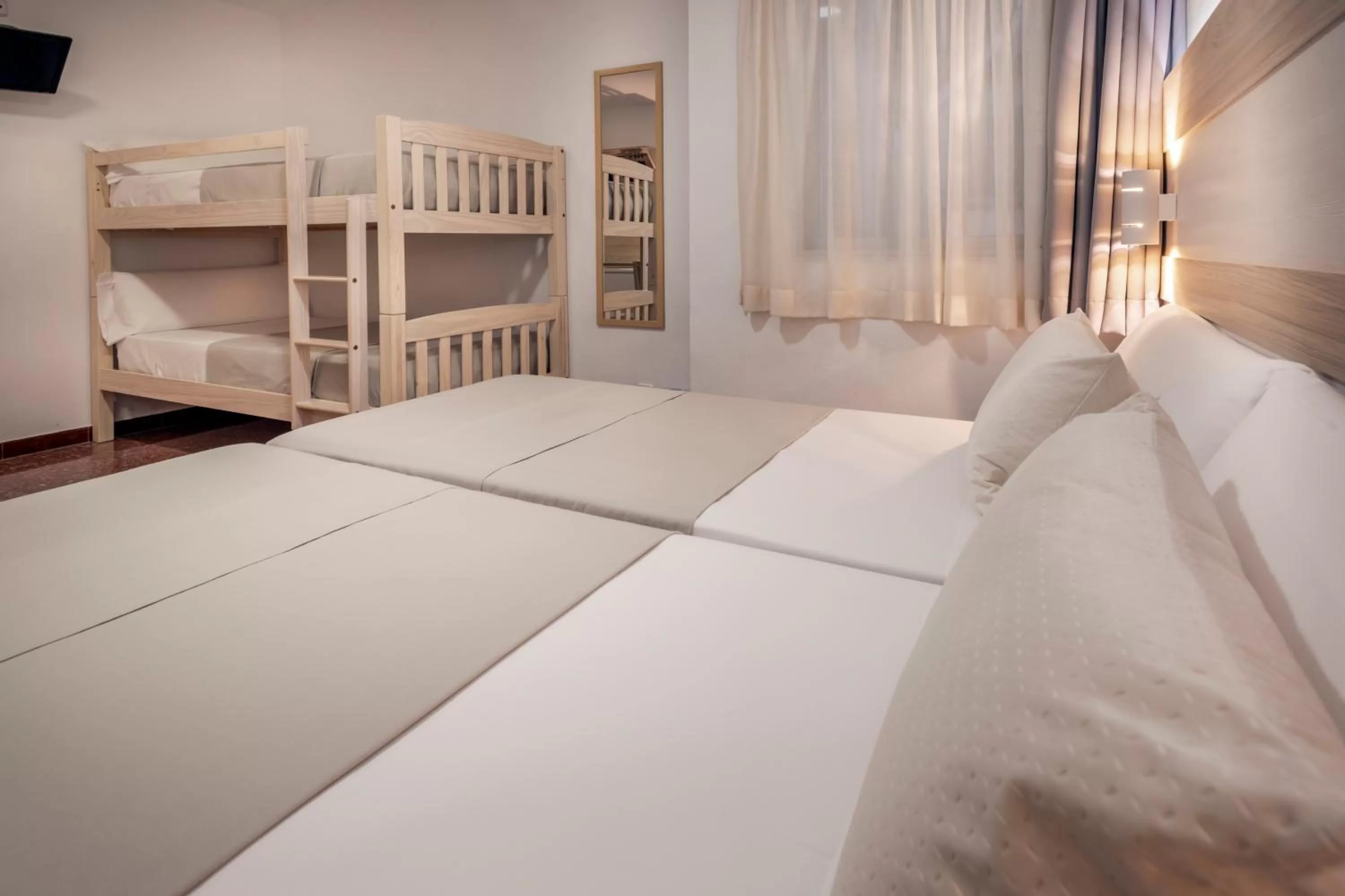 Family Room (2 Adults + 2 Children) in Hotel Catalunya Express