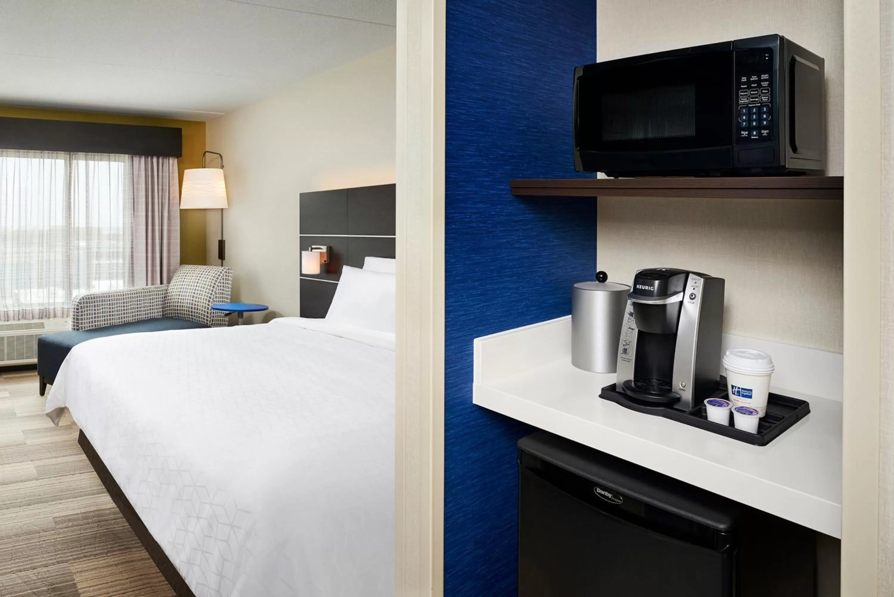 Standard King Room with Mobility Accessible Roll-In Shower in Holiday Inn Express & Suites Windsor East - Lakeshore by IHG