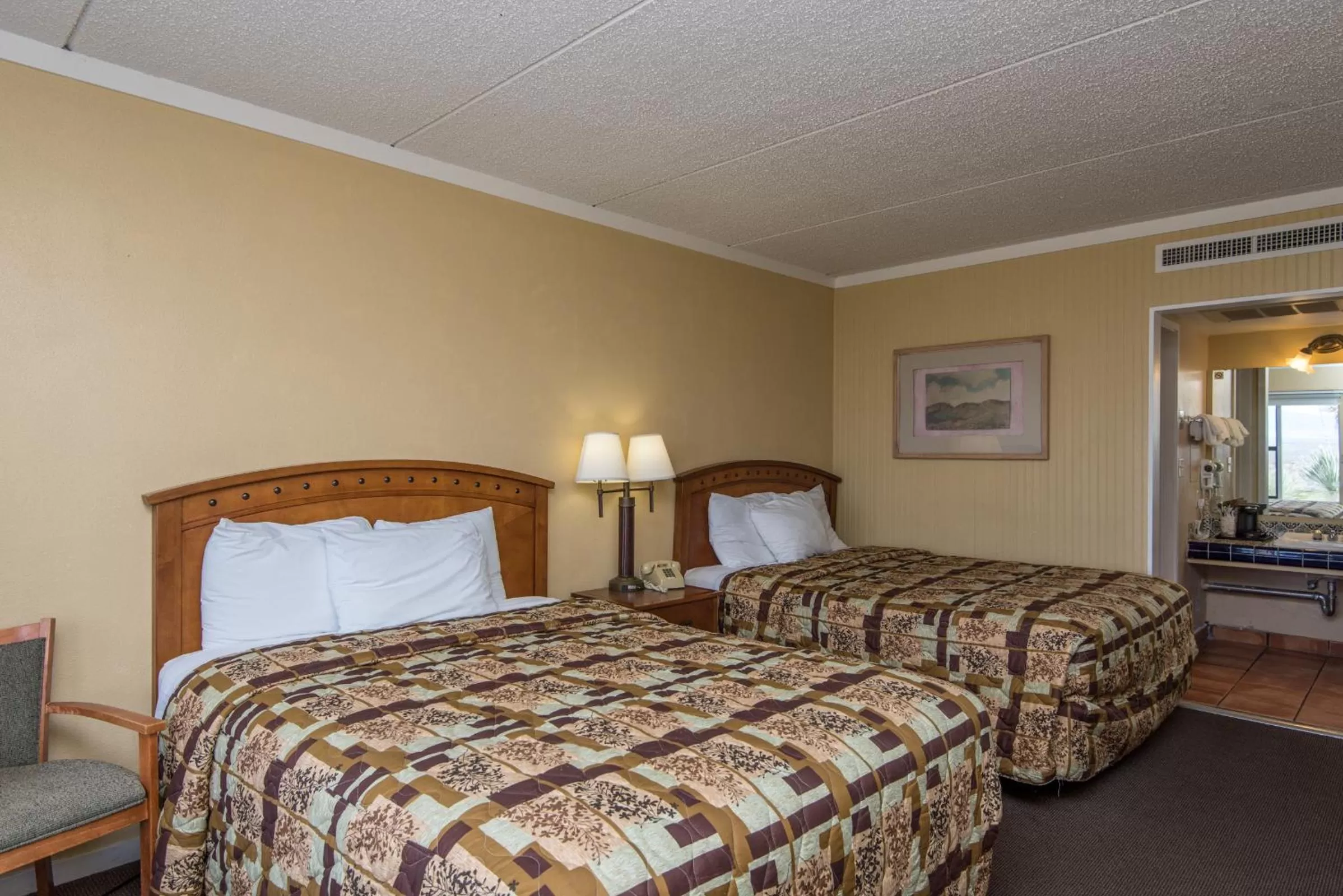 Queen Room with Two Queen Beds in Landmark Lookout Lodge