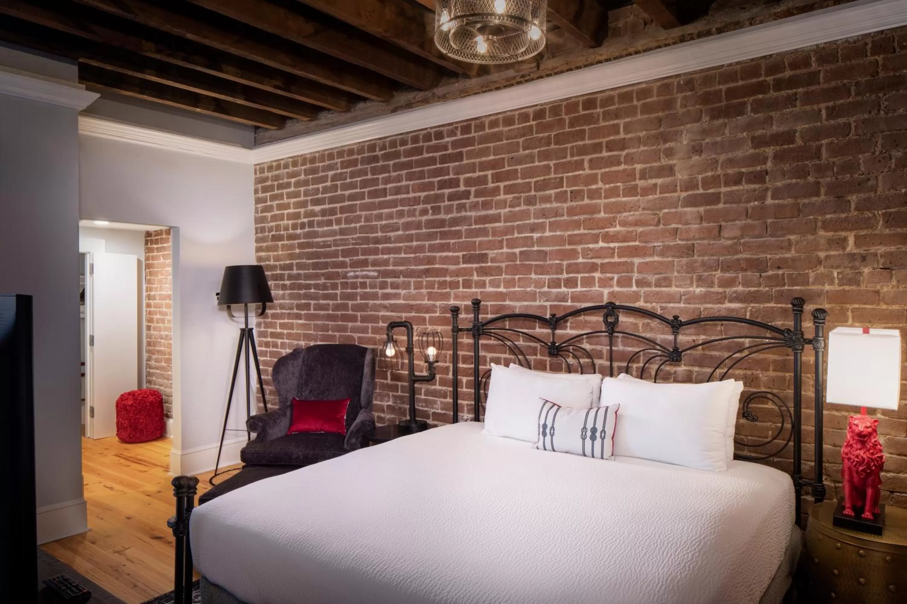 King Room - Riverview with Balcony in River Street Inn