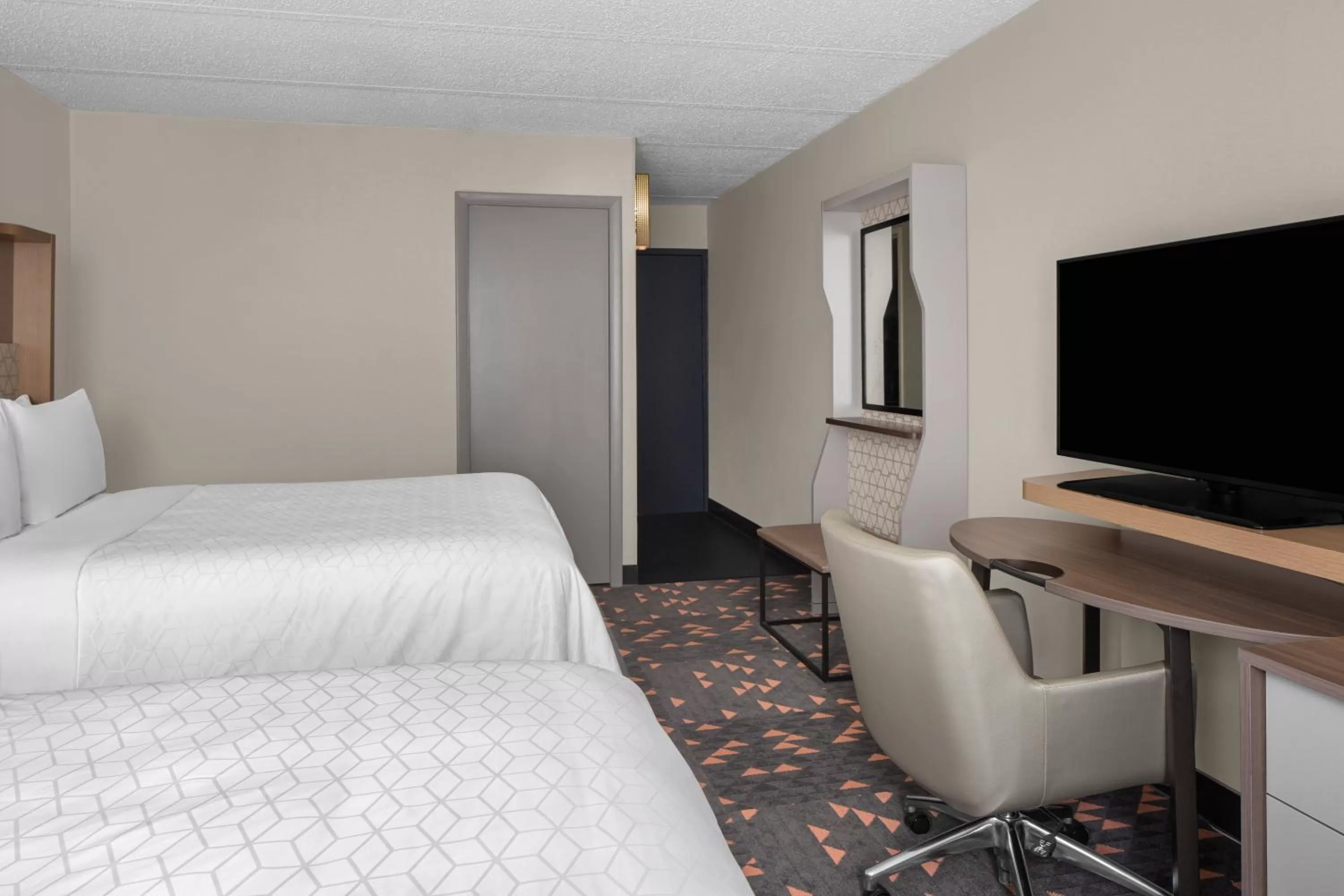 Standard Queen Room with Two Queen Beds in Holiday Inn Hasbrouck Heights-Meadowlands by IHG