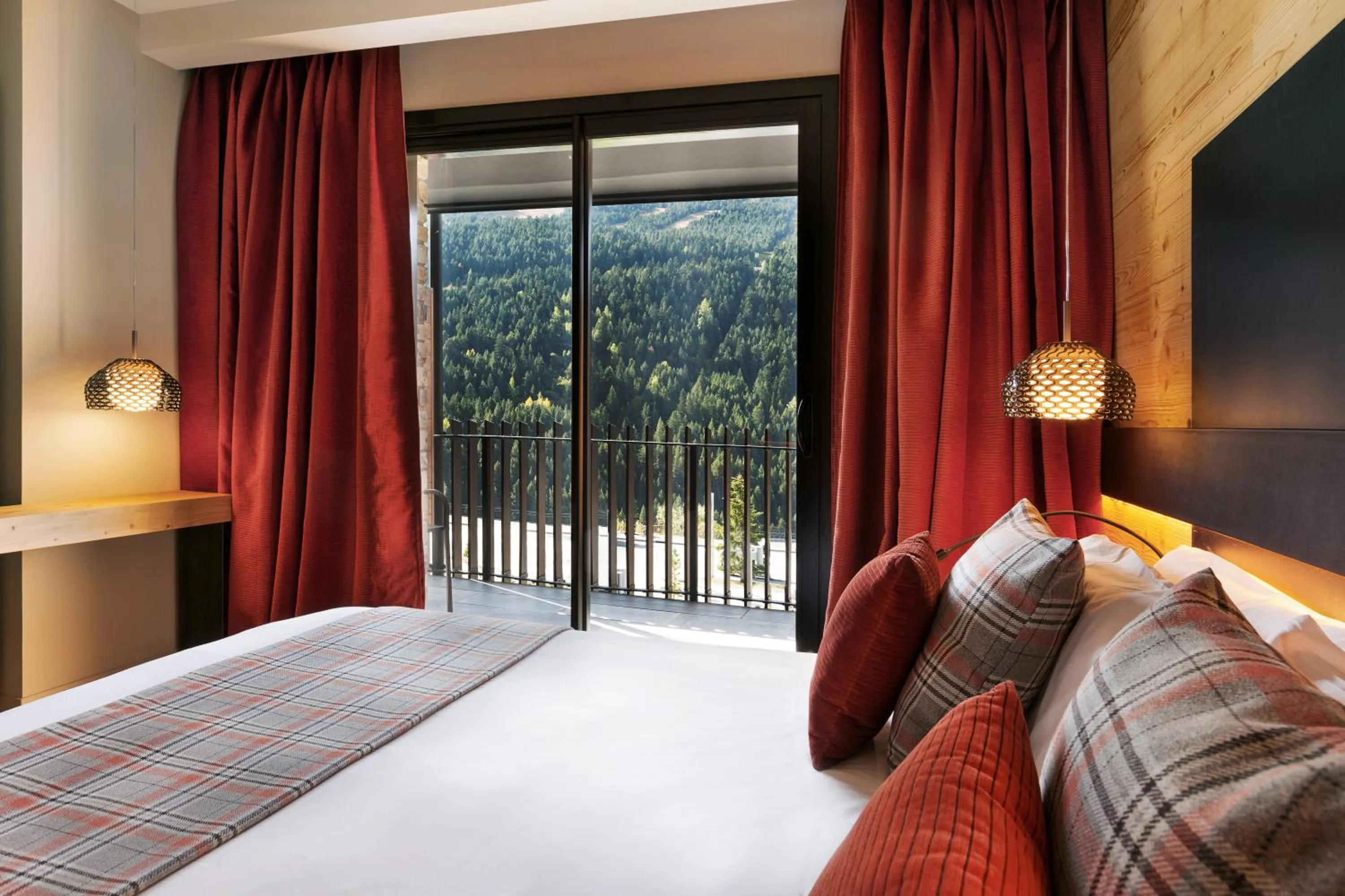 Deluxe Double or Twin Room in Park Piolets MountainHotel & Spa