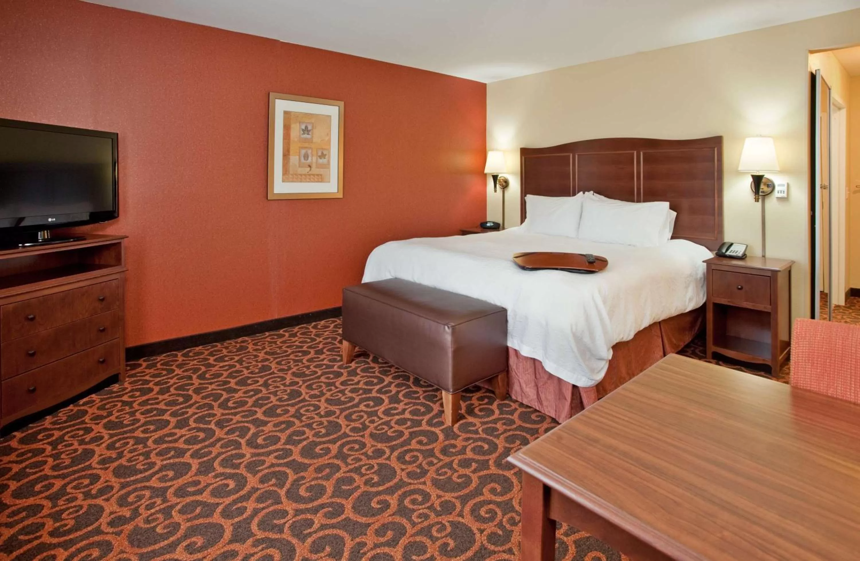 King Room with Accessible Tub - Mobility and Hearing Access/Non-Smoking in Hampton Inn & Suites Aberdeen