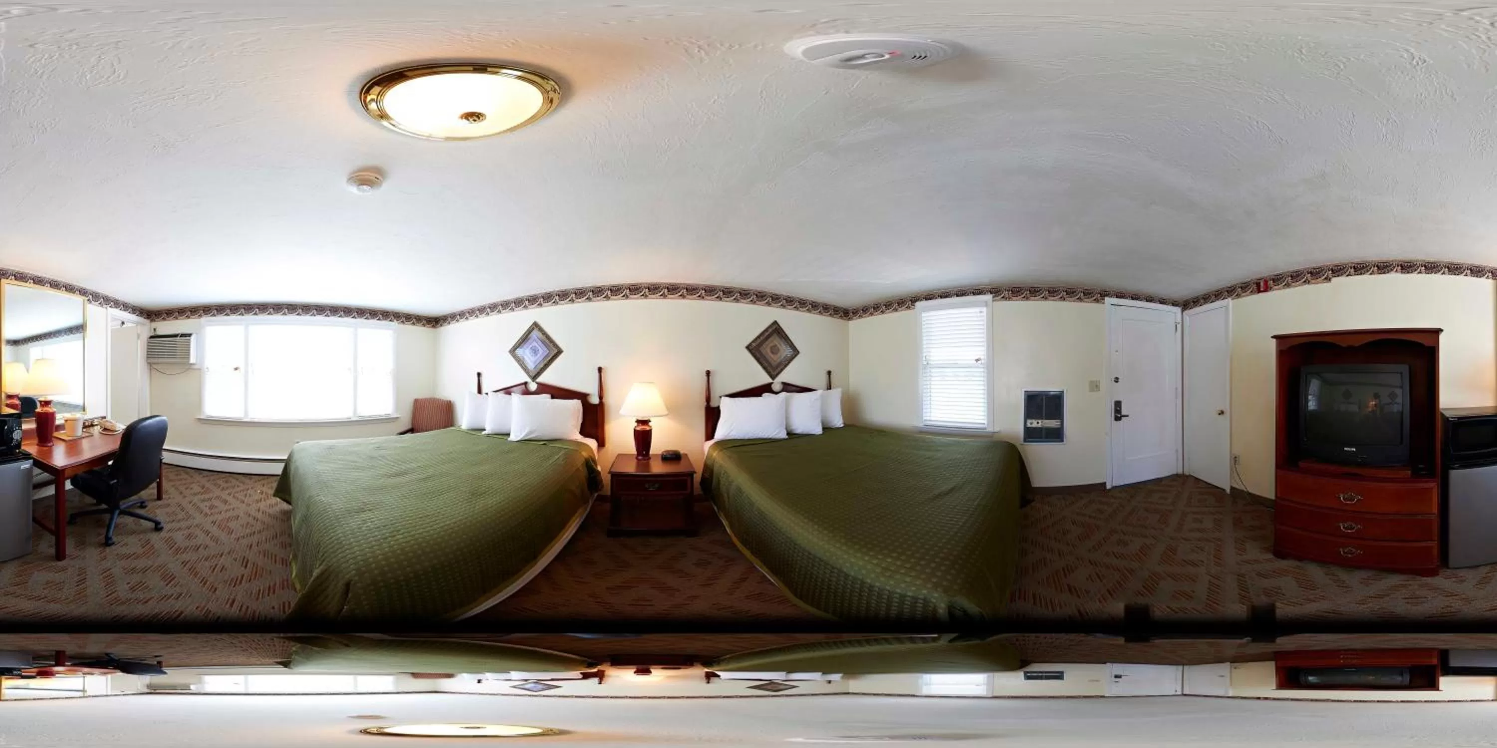 Queen Room with Two Queen Beds - Non-Smoking in Knights Inn Centerville Cape Cod Area