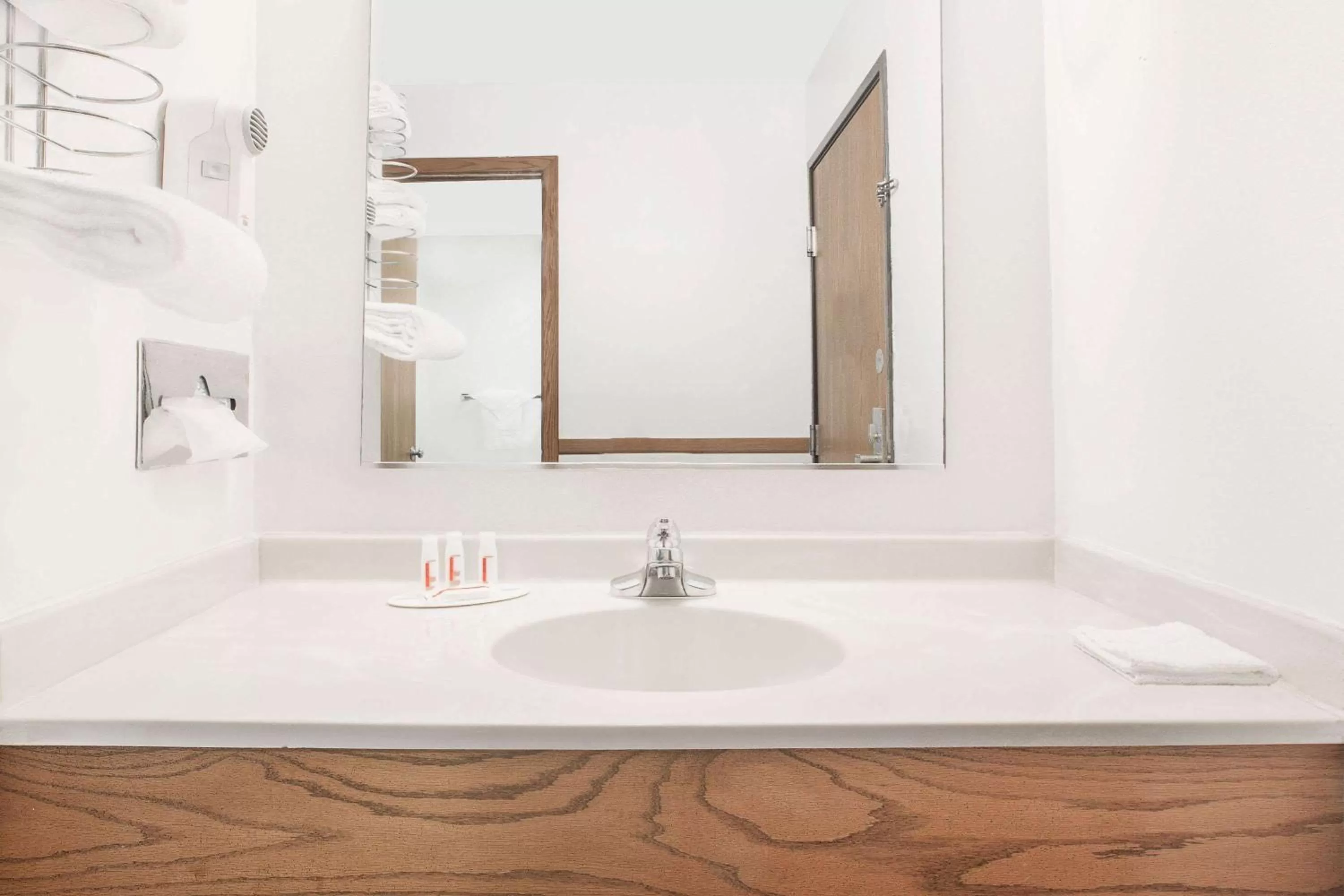 King Room - Non-Smoking in Super 8 by Wyndham Chillicothe