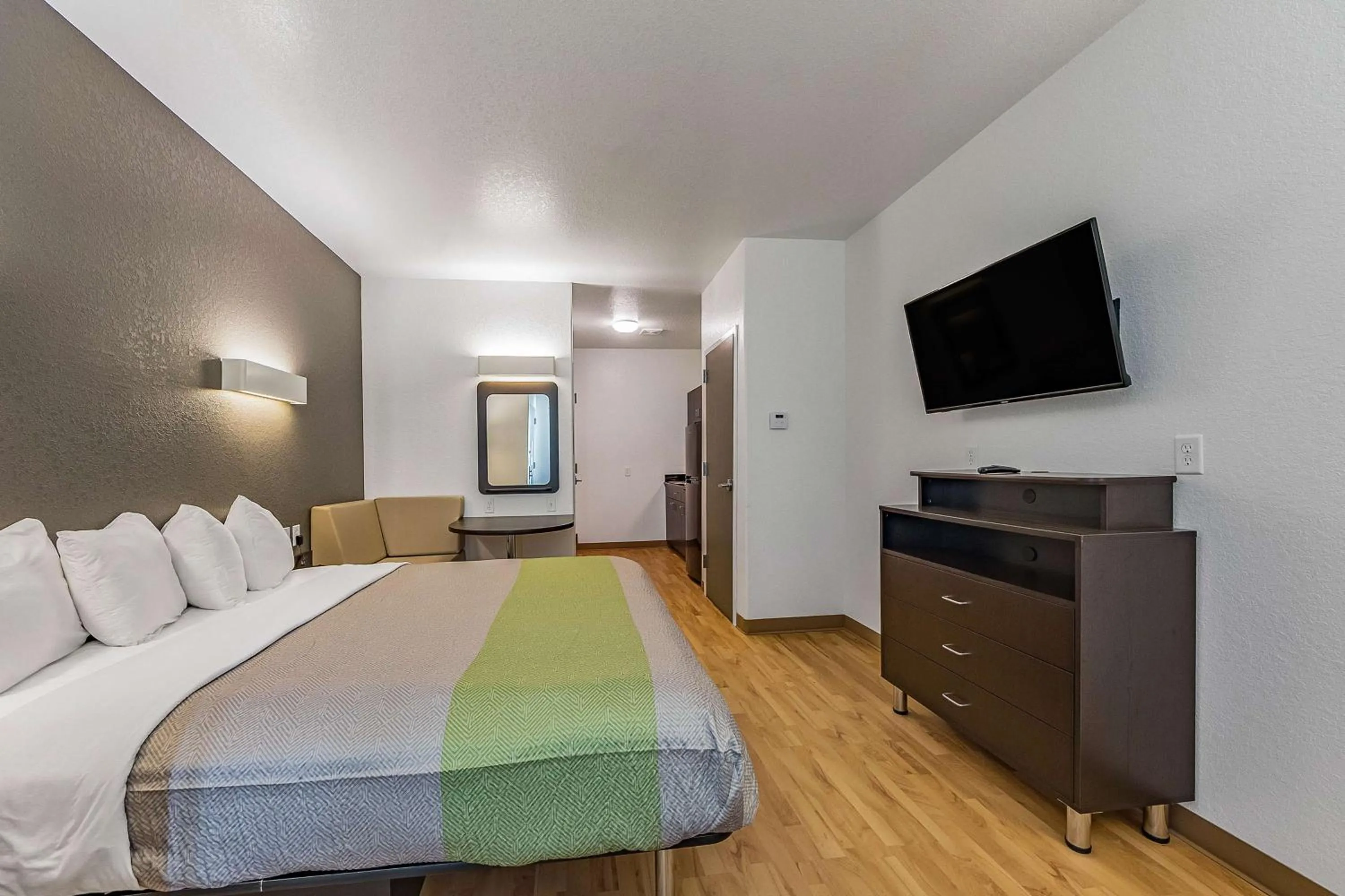 Deluxe King Suite - Non-Smoking in Studio 6 New Braunfels, Tx