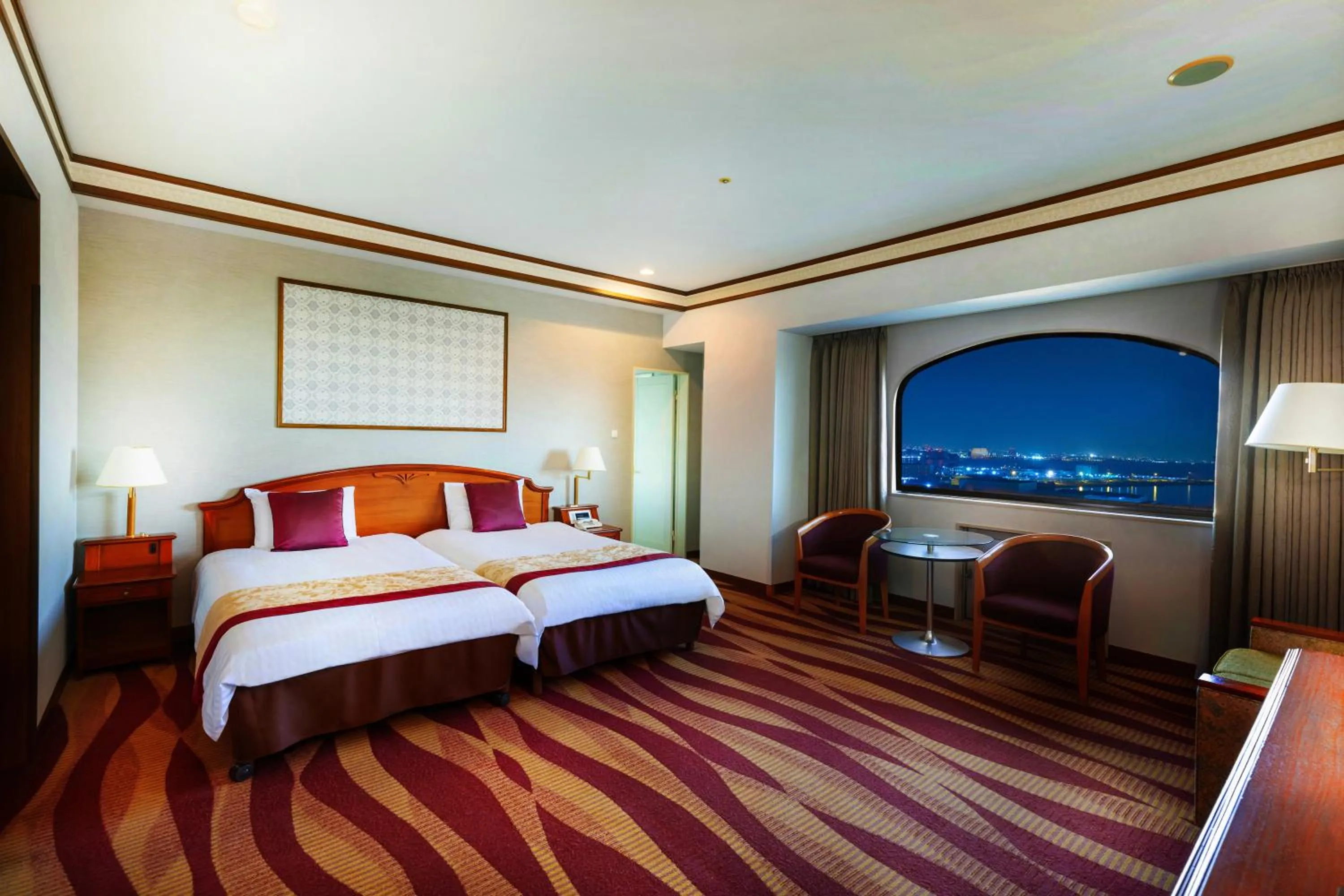 Corner twin room with view bath [nonsmoking] in Hotel Plaza Kobe