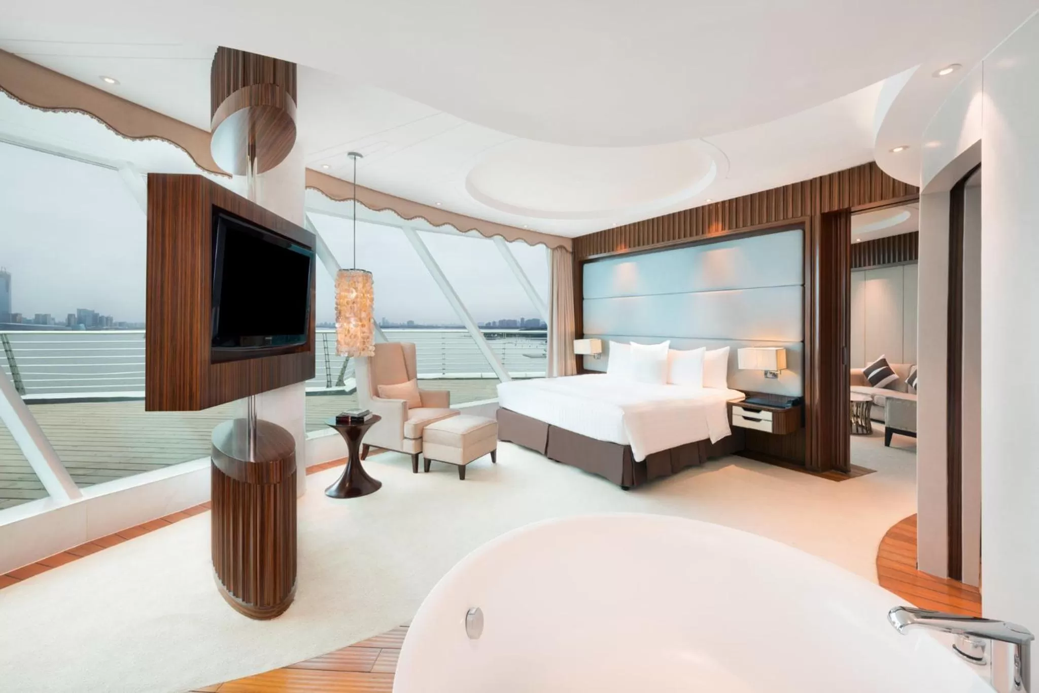 1 King Captain Suite Lounge Access Lake View in Crowne Plaza Suzhou by IHG