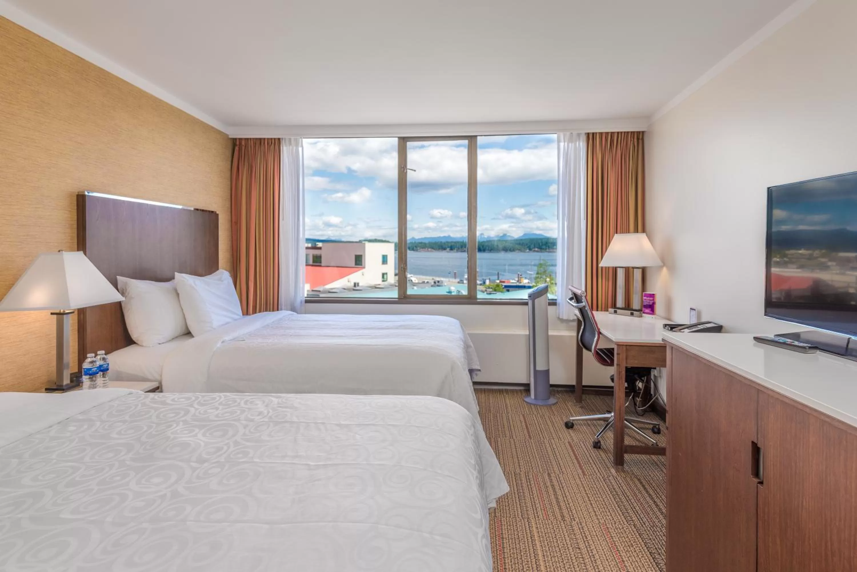 Coast Tower - Family Room with Two Queen Beds in Coast Discovery Inn