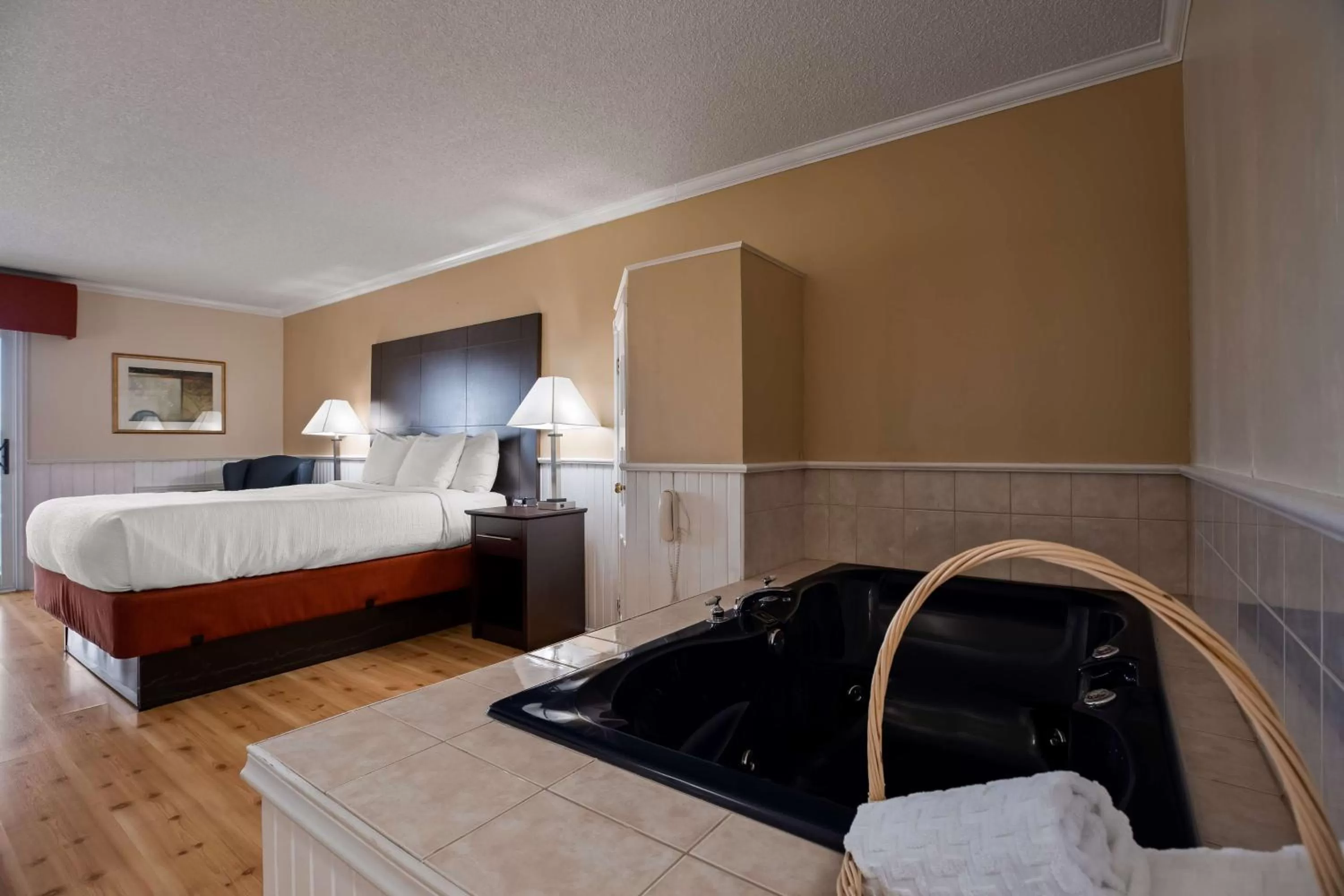 Deluxe Queen Room in Best Western Smiths Falls Hotel