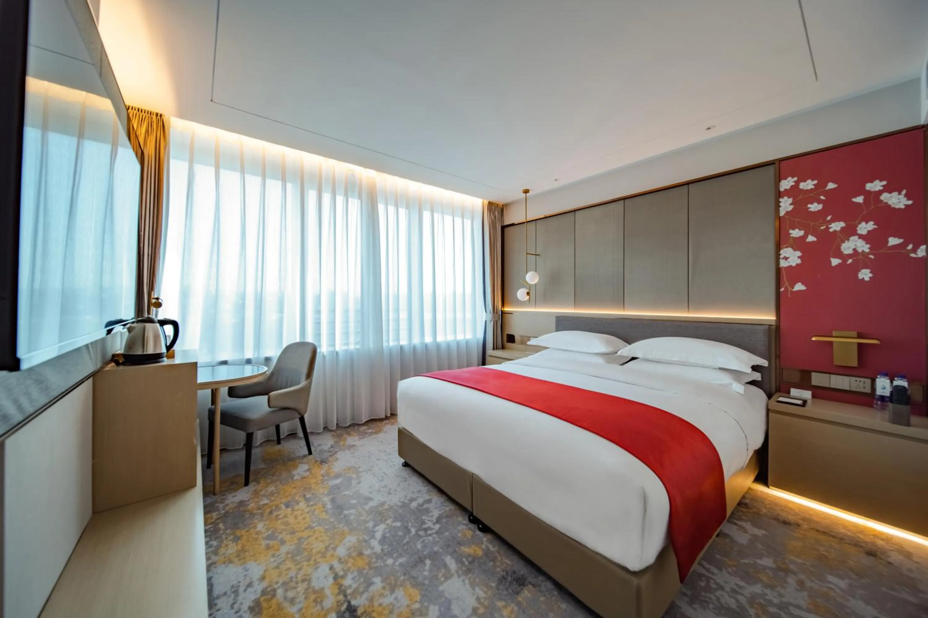 Superior King Room(30% discount in Chinese Restaurant except drinks and sea food) in Howard Johnson Paragon Hotel Beijing