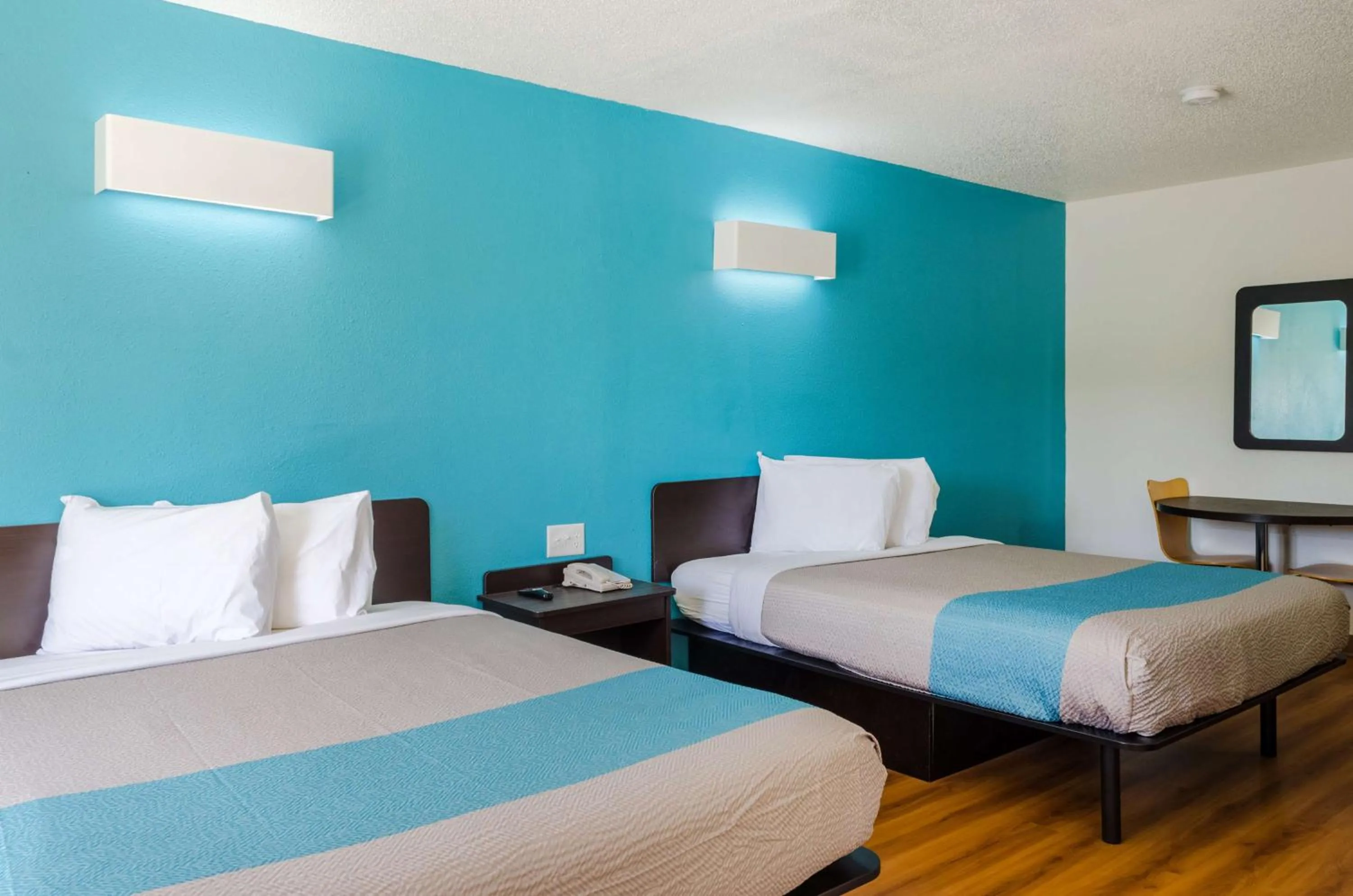 Deluxe Queen Room with Two Queen Beds - single occupancy - Smoking in Motel 6-Mobile, AL