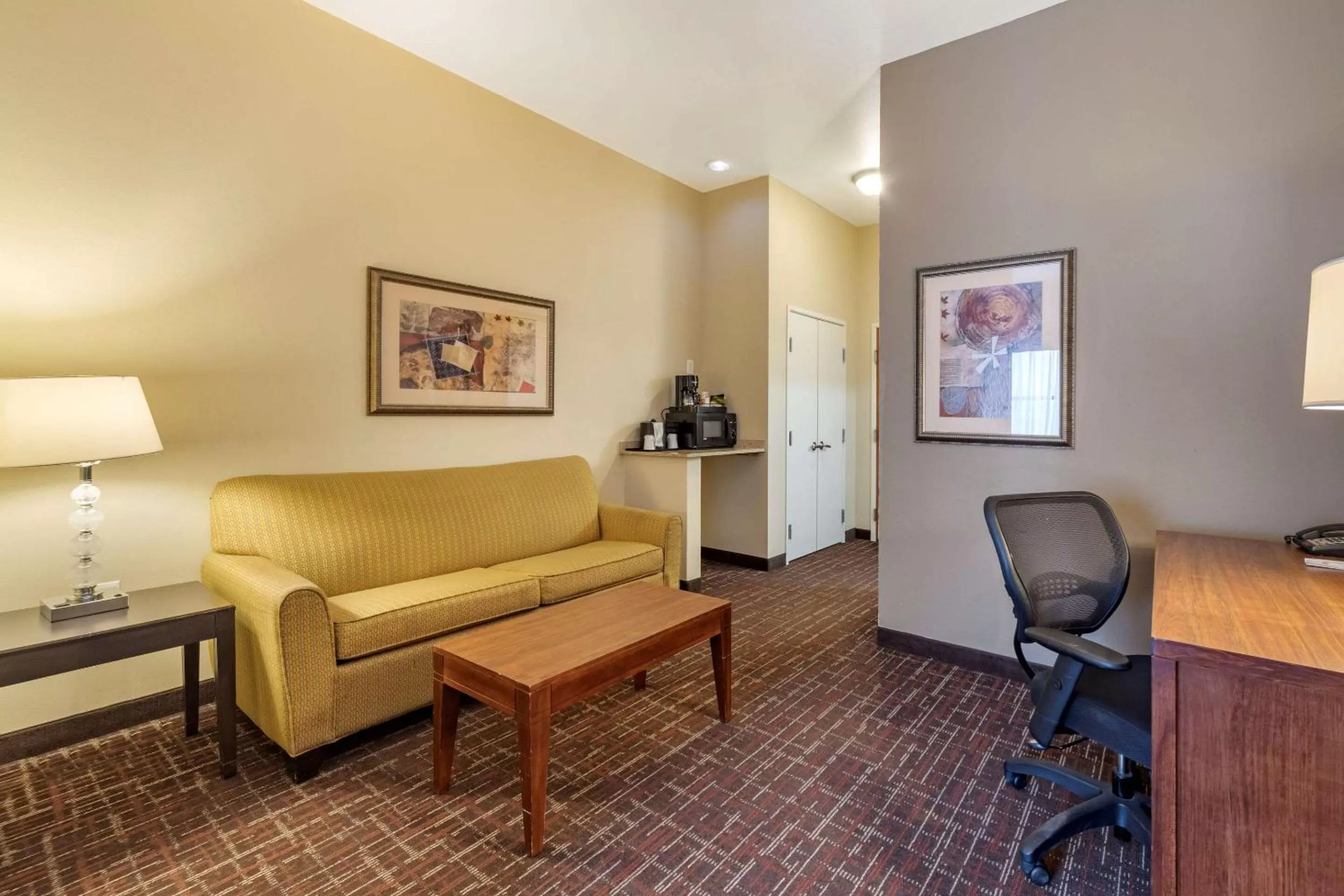 King Suite - Non-Smoking in Comfort Inn & Suites Shawnee North near I-40