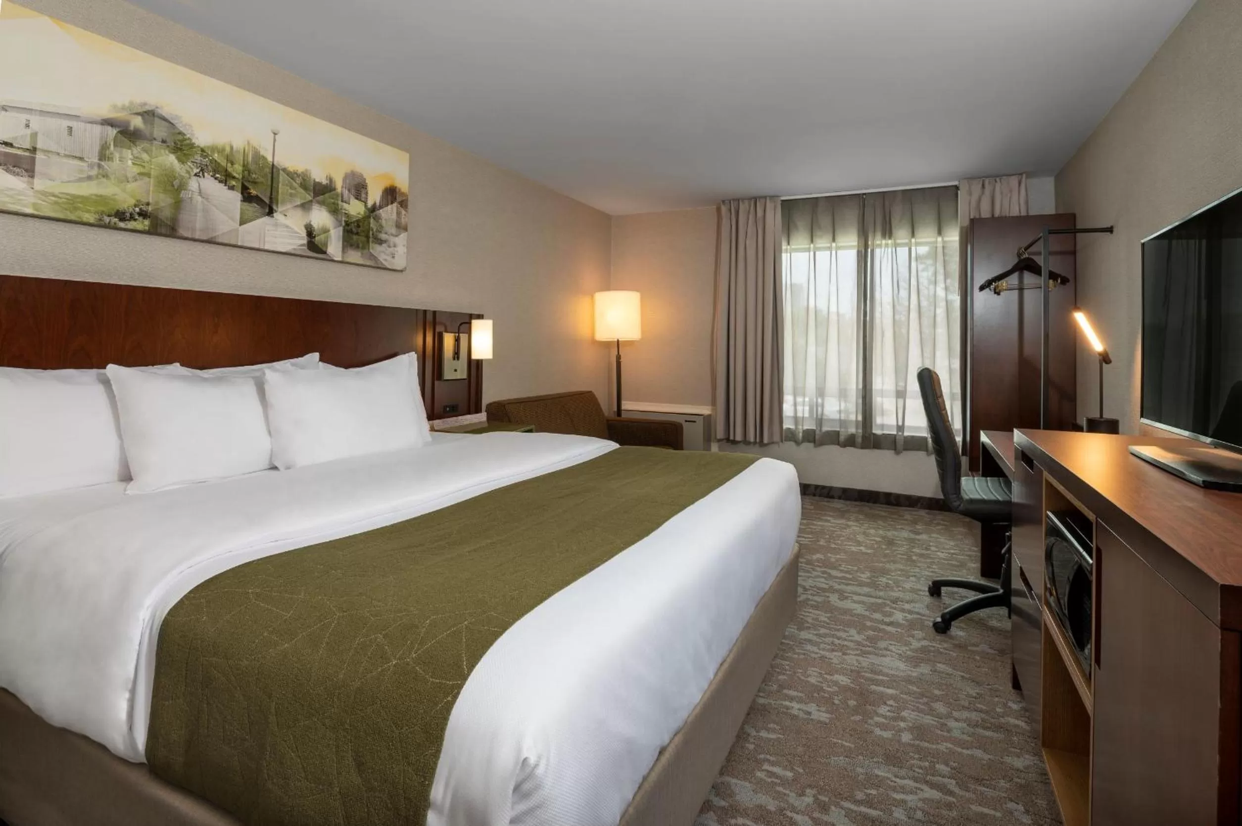 King Room - Non Smoking-Top Floor-No Elevator-No Pets Allowed in Comfort Inn Hamilton/Stoney Creek