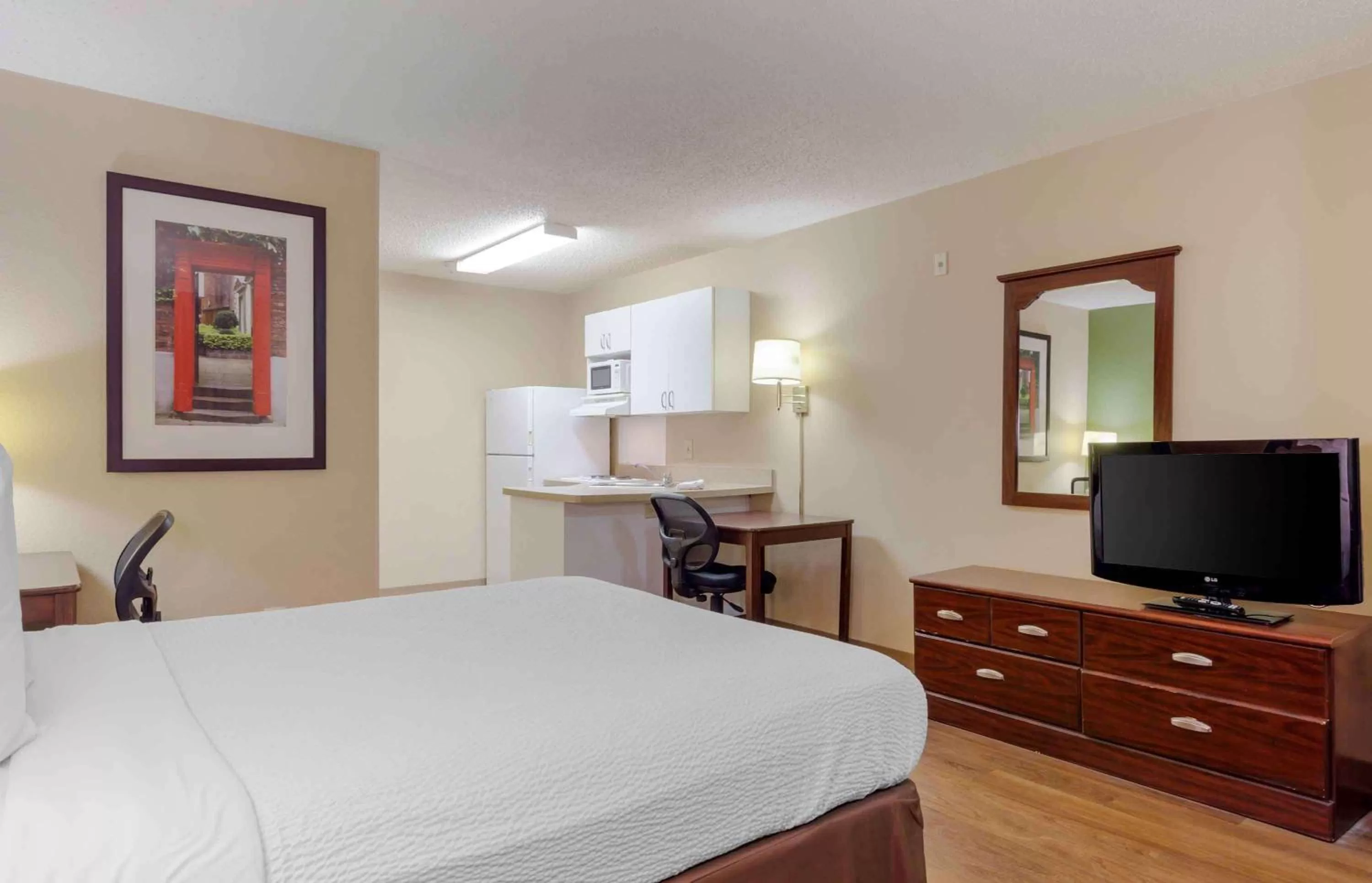 Queen Studio - Non-Smoking in Extended Stay America Select Suites - Raleigh - RDU Airport