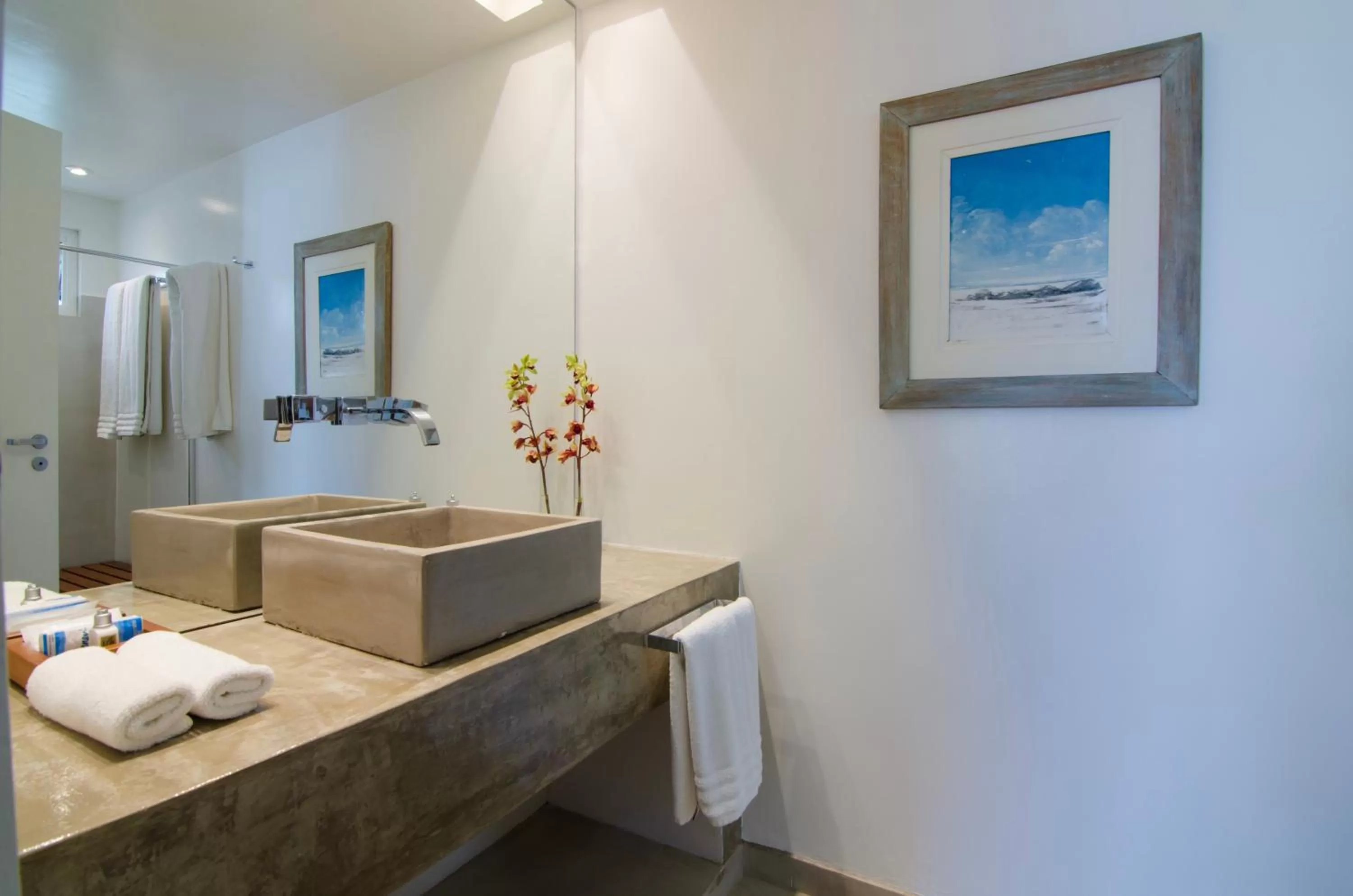Loft Suite with bathtub and sea view in Abracadabra Boutique Hotel