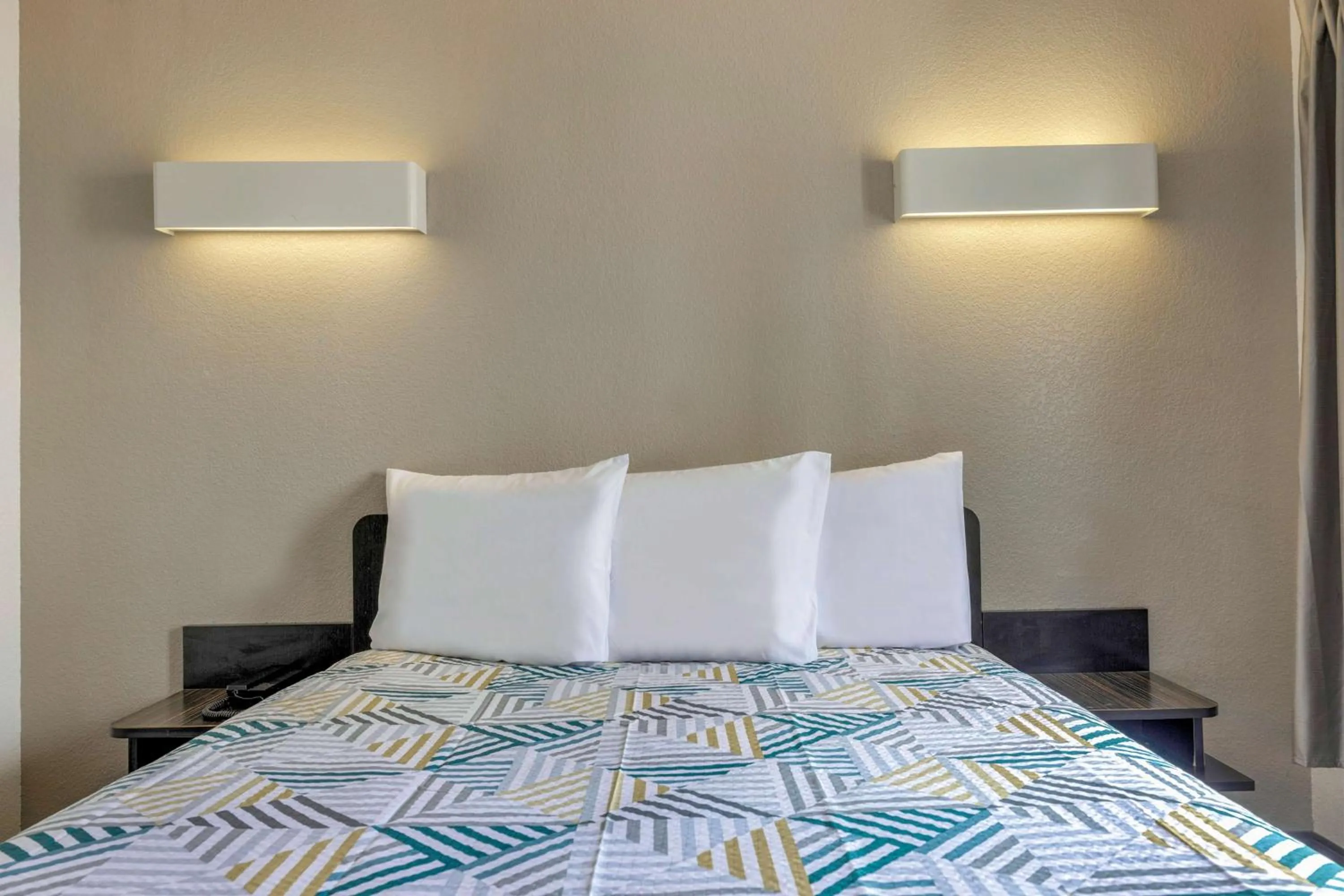 Deluxe Queen Room - single occupancy - Smoking in Motel 6-Cedar Park, TX