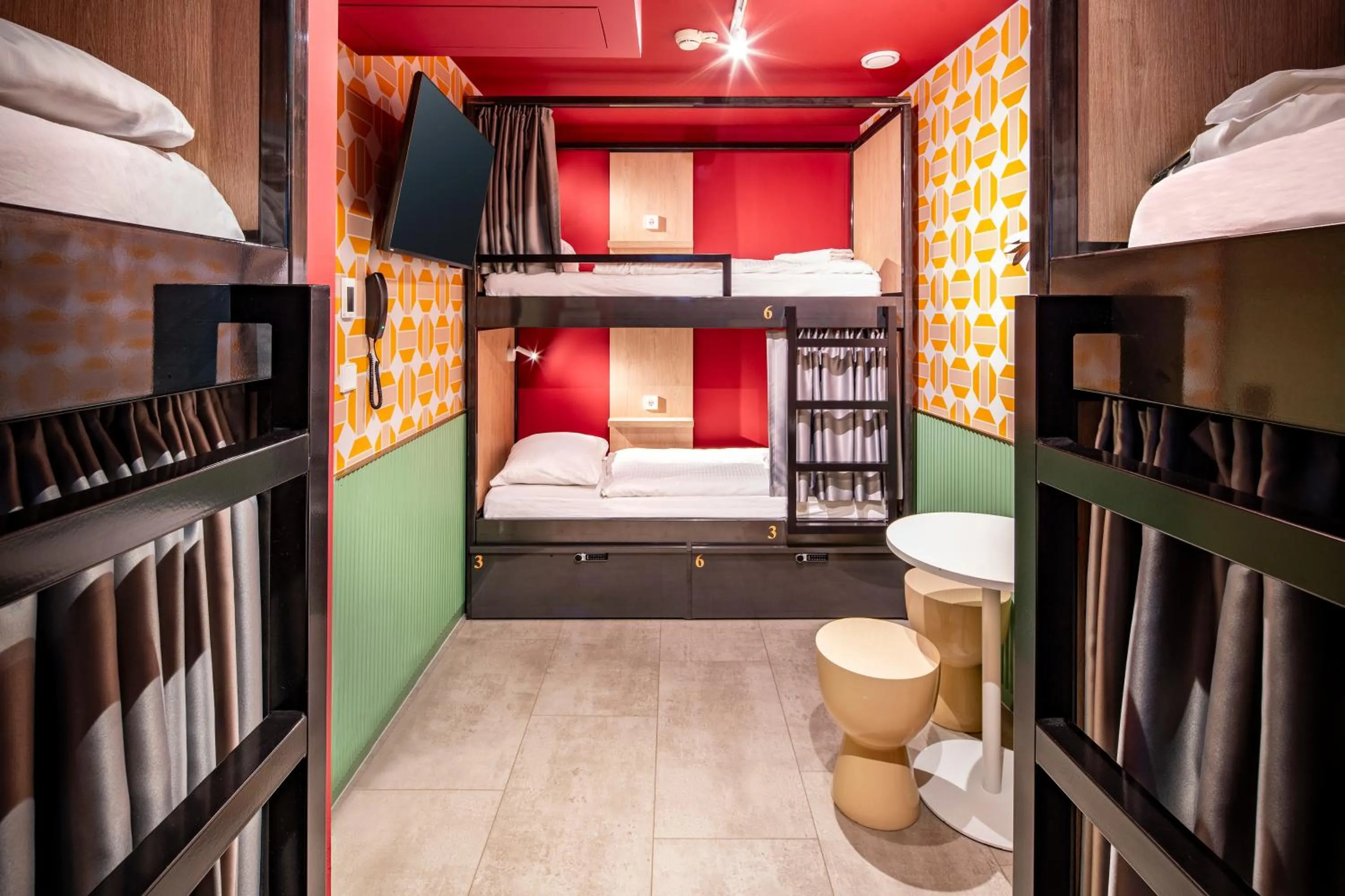 6 people room with shared  facilities in Tourist Inn One Amsterdam