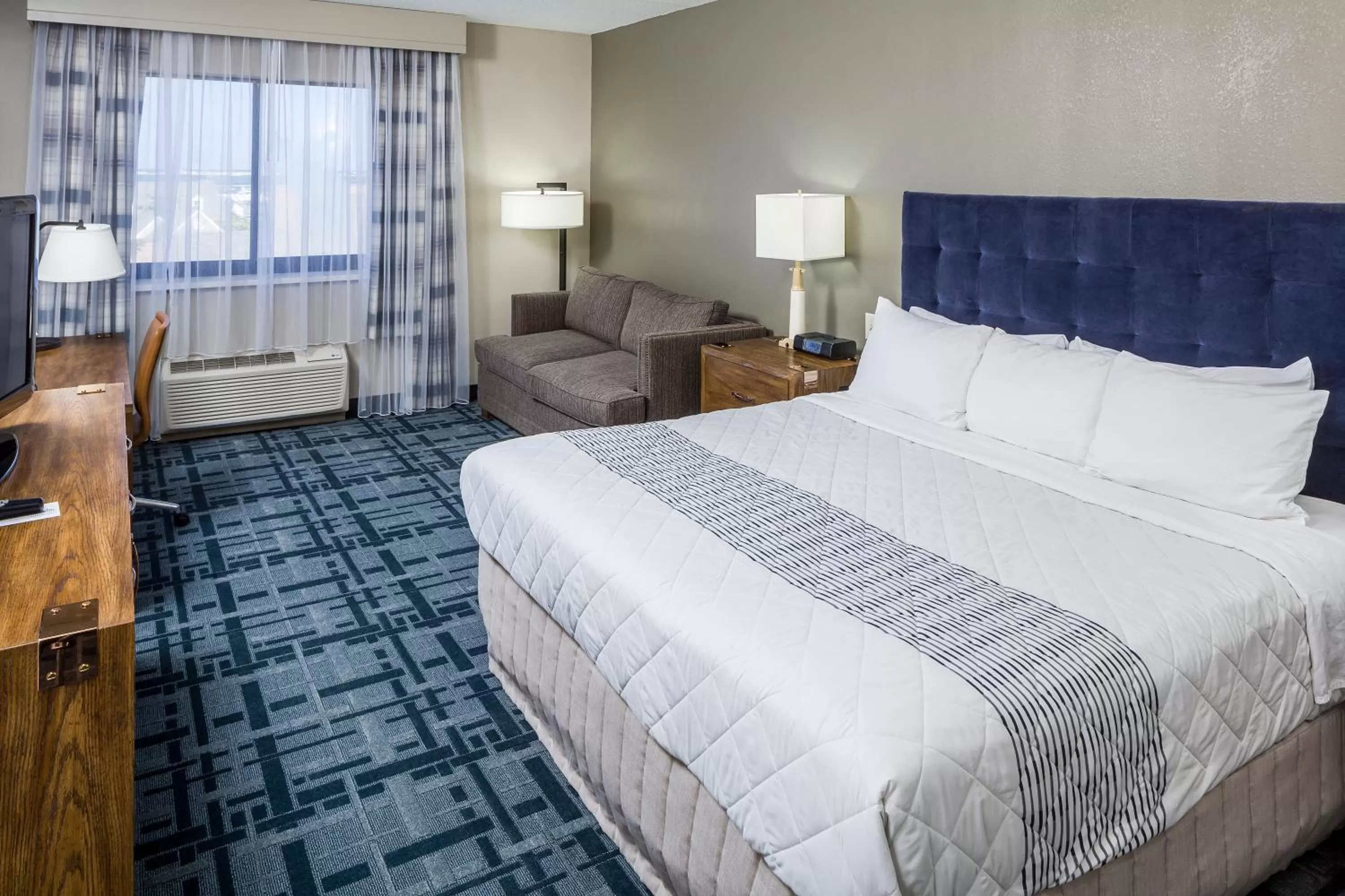 King Room - Accessible  in Hotel 1620 Plymouth Harbor