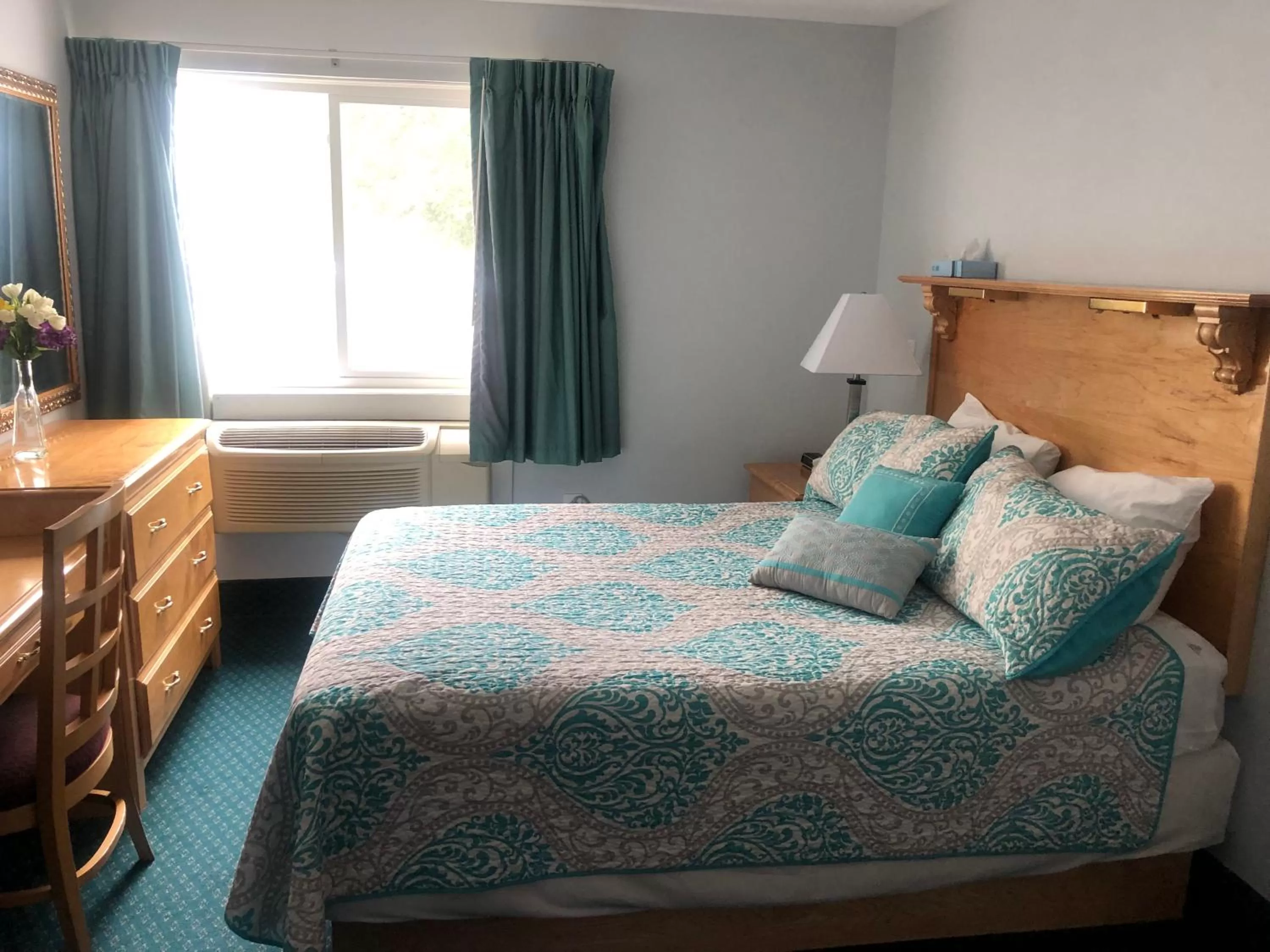 Standard Room with Queen Bed in The Atlantic House