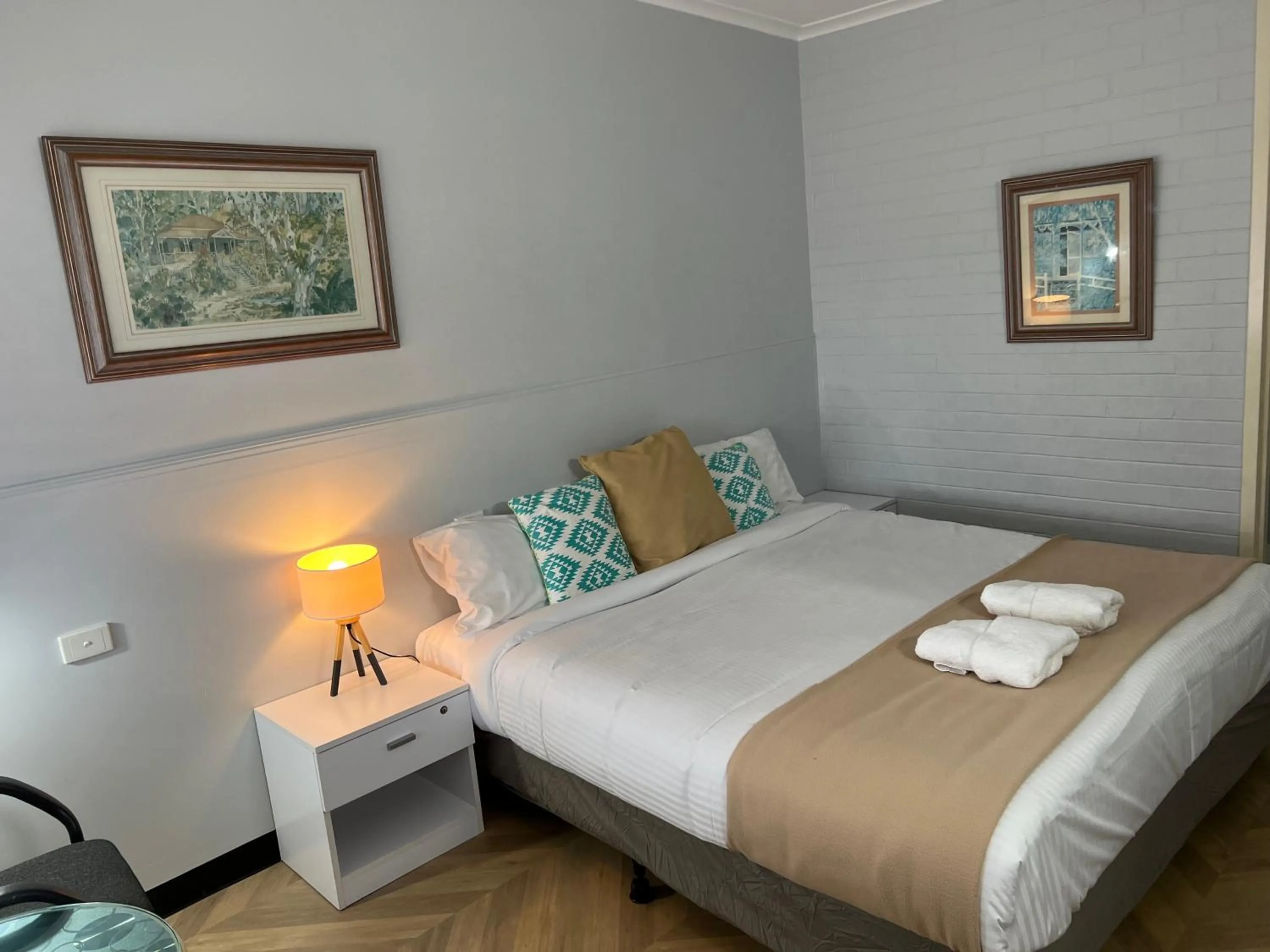 King Room (Pet Friendly Dogs Only) in Arkana Motel