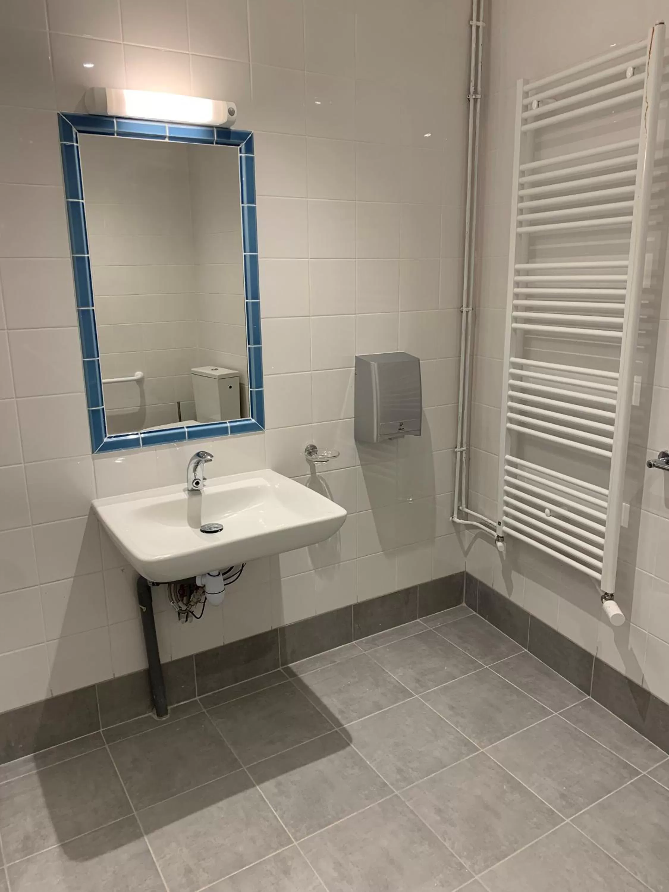 Double Room - Disability Access in Hôtel Eiffel XV