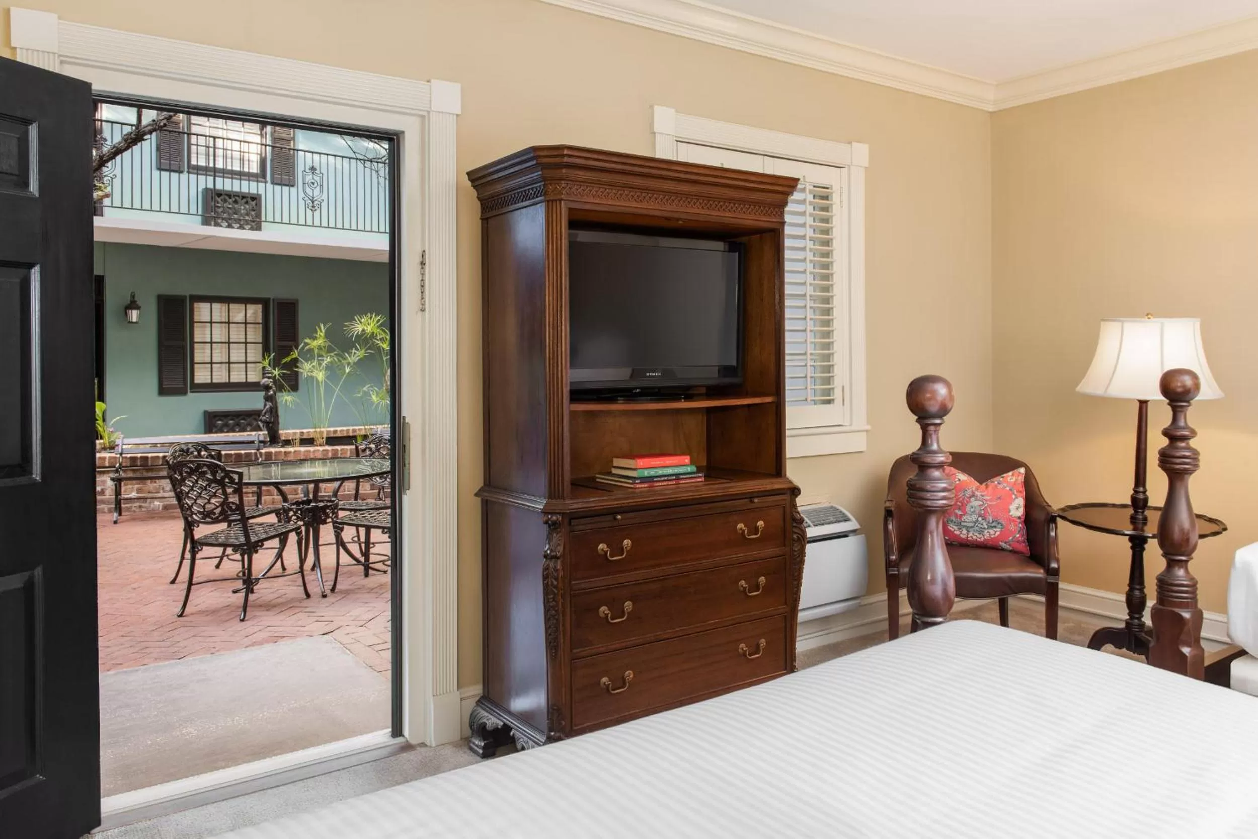 Traditional Two Queens Atrium View in Indigo Inn