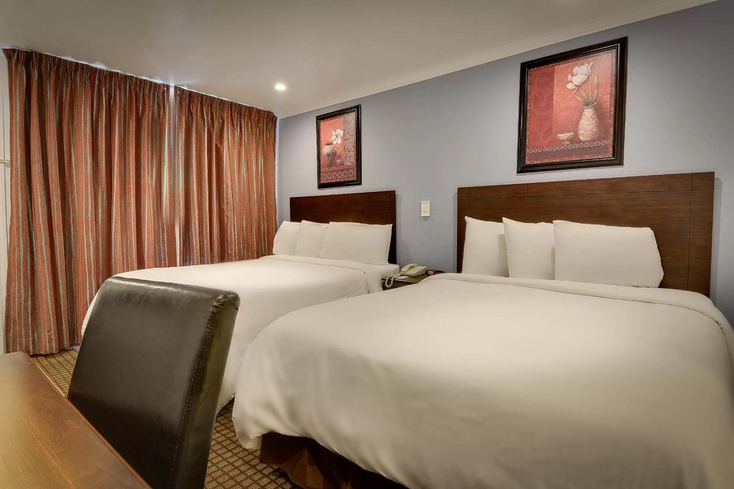 Premium Two Queen Room Non-Smoking in Vagabond Inn San Pedro