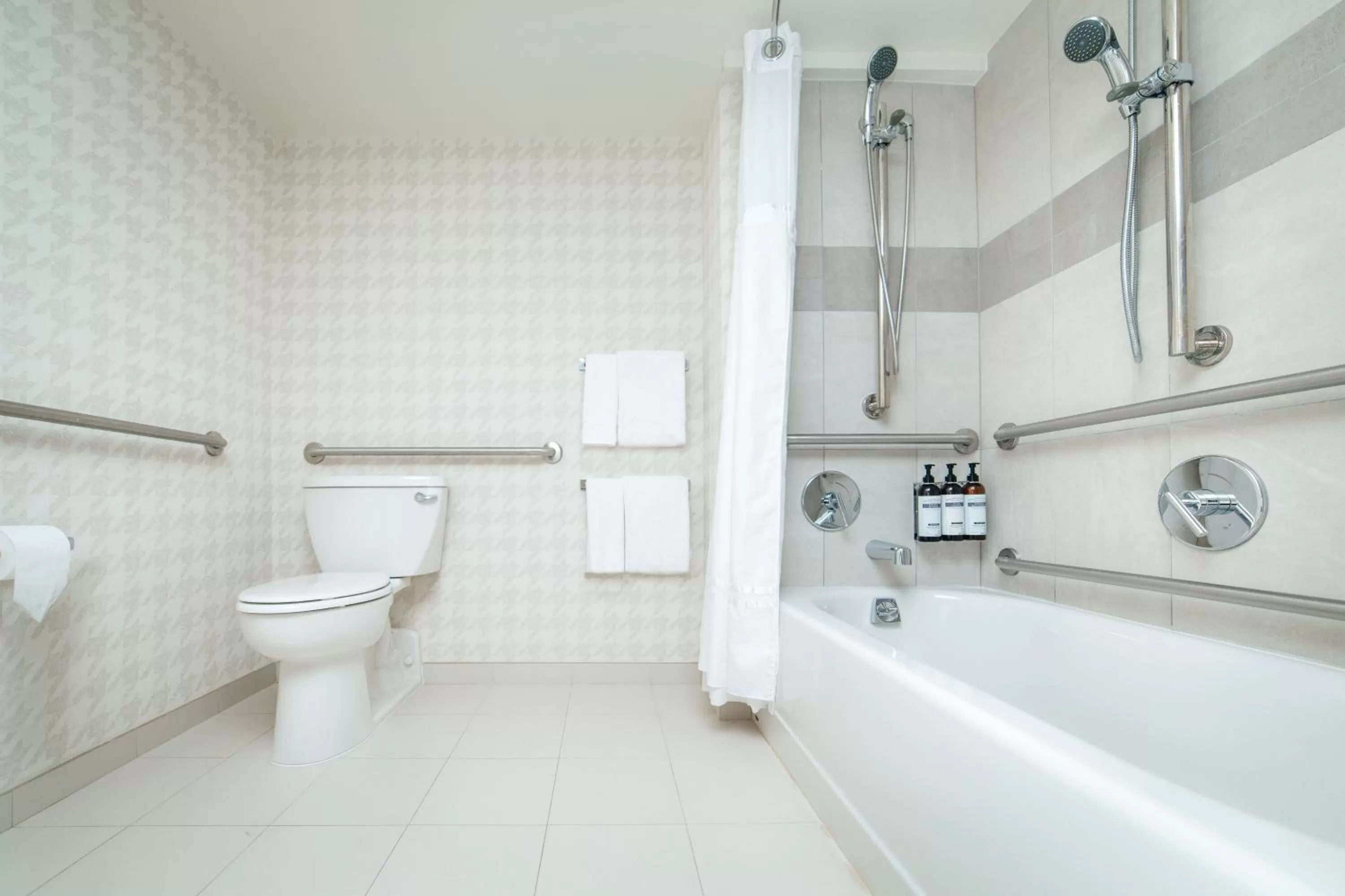 King Room with Accessible Tub - Disability Access in Hyatt Regency Boston/Cambridge