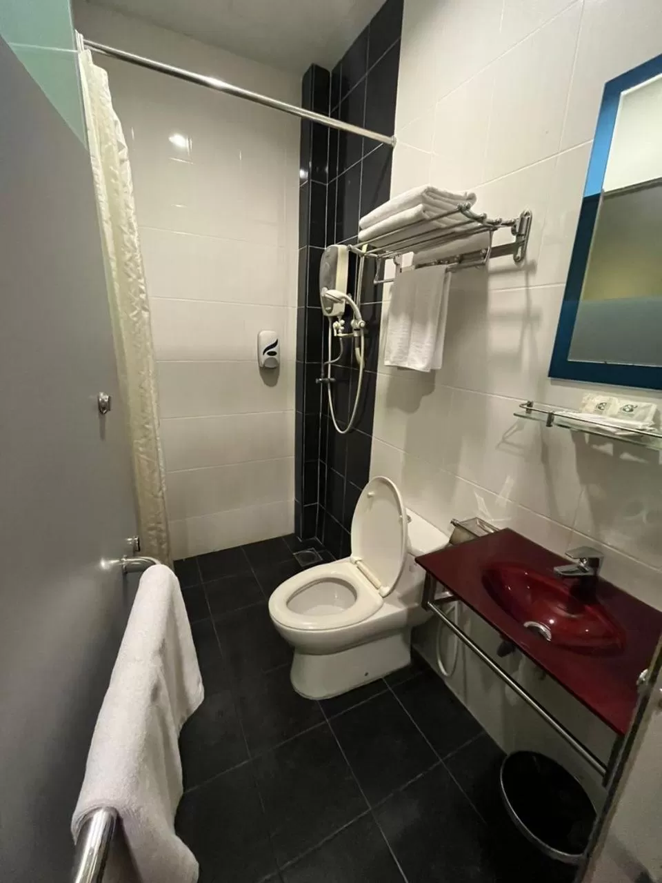 Triple Room in Eight Days Boutique Hotel - Impian Emas