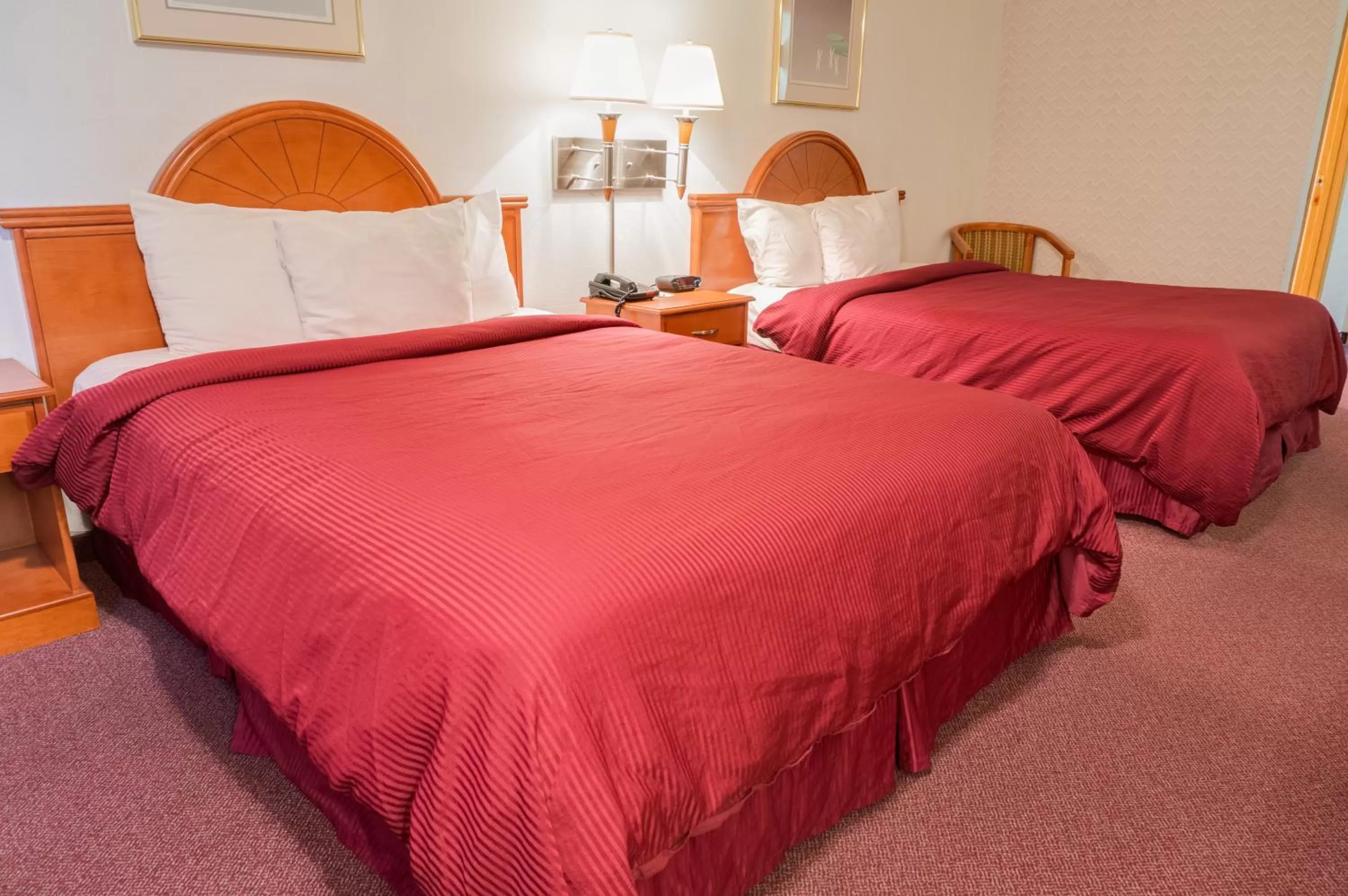 Queen Room with Two Queen Beds - Disability Access in GuestHouse Inn Fife