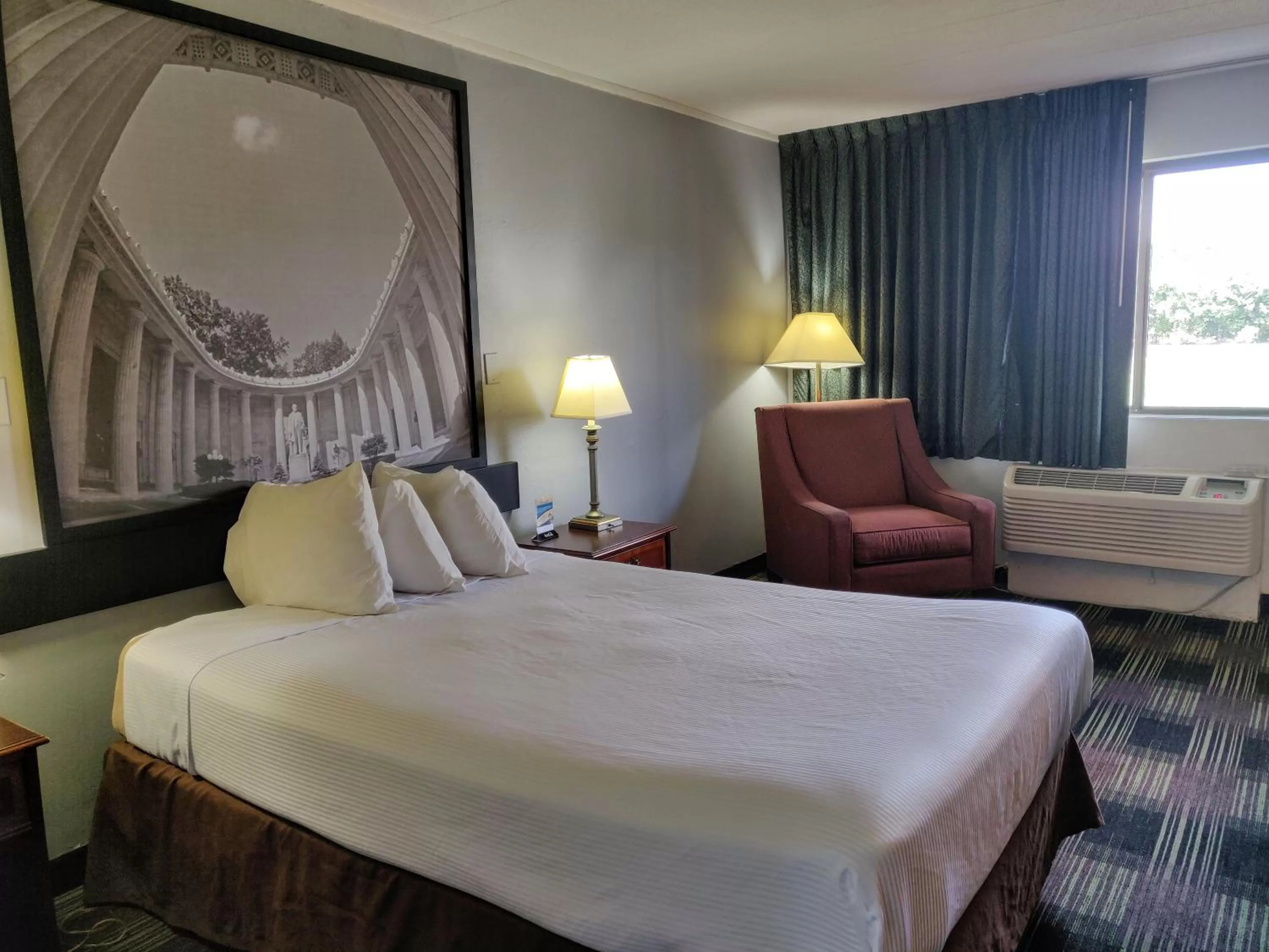 Deluxe Room in Sprucewood Inn