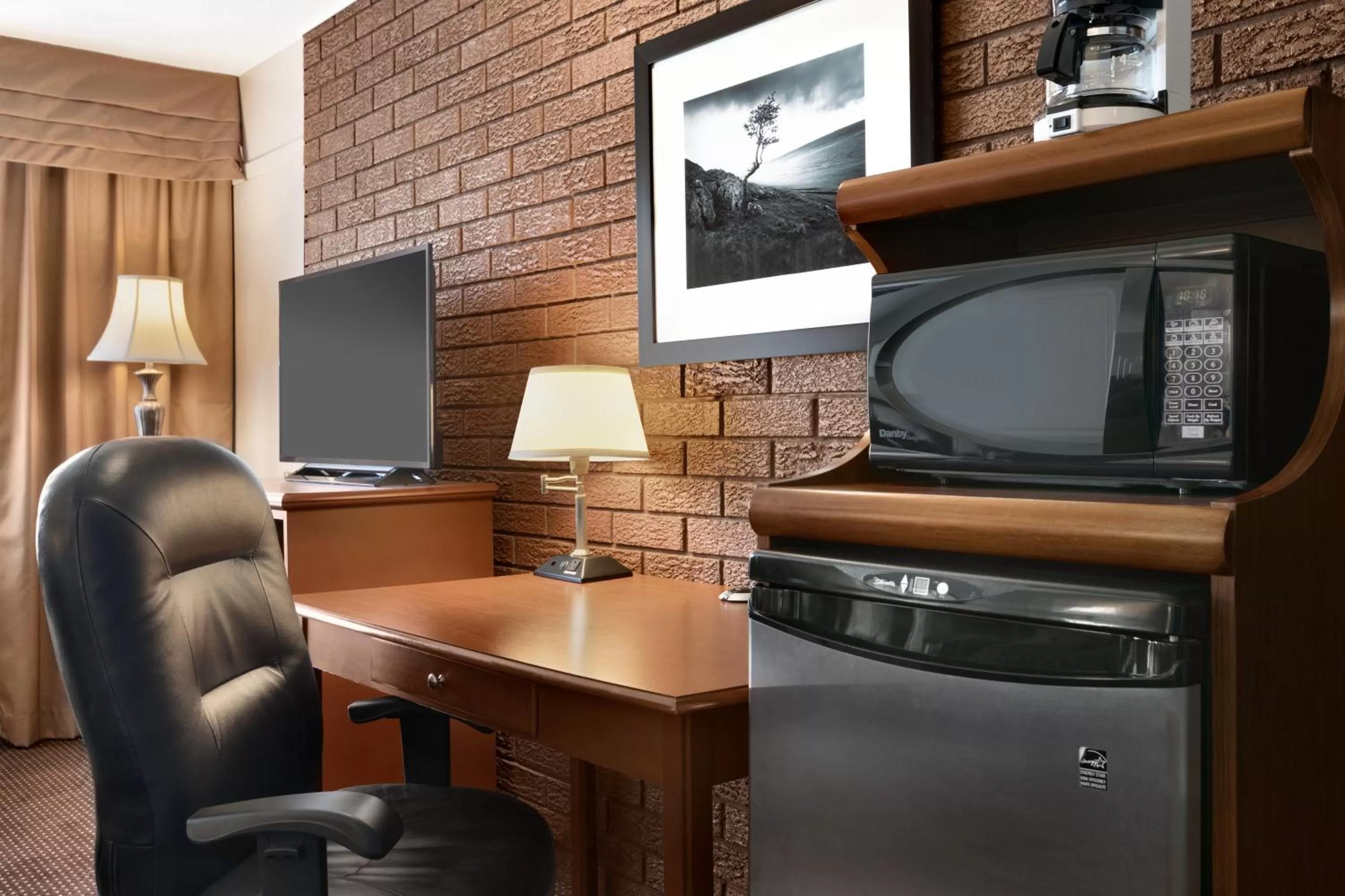 Deluxe Business Queen Room with Two Queen Beds - Non-Smoking in Travelodge by Wyndham Simcoe