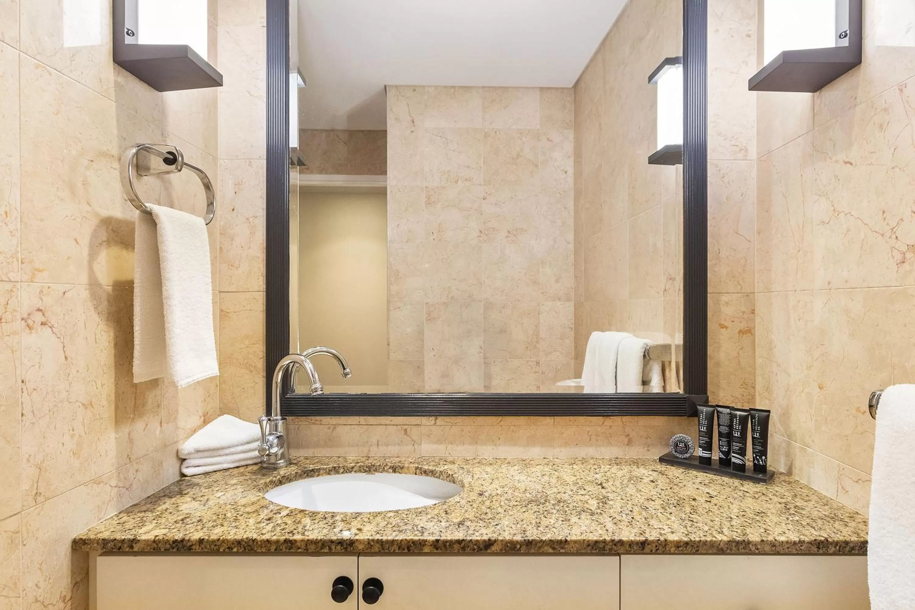 Two-Bedroom Deluxe Apartment in Mantra 2 Bond Street