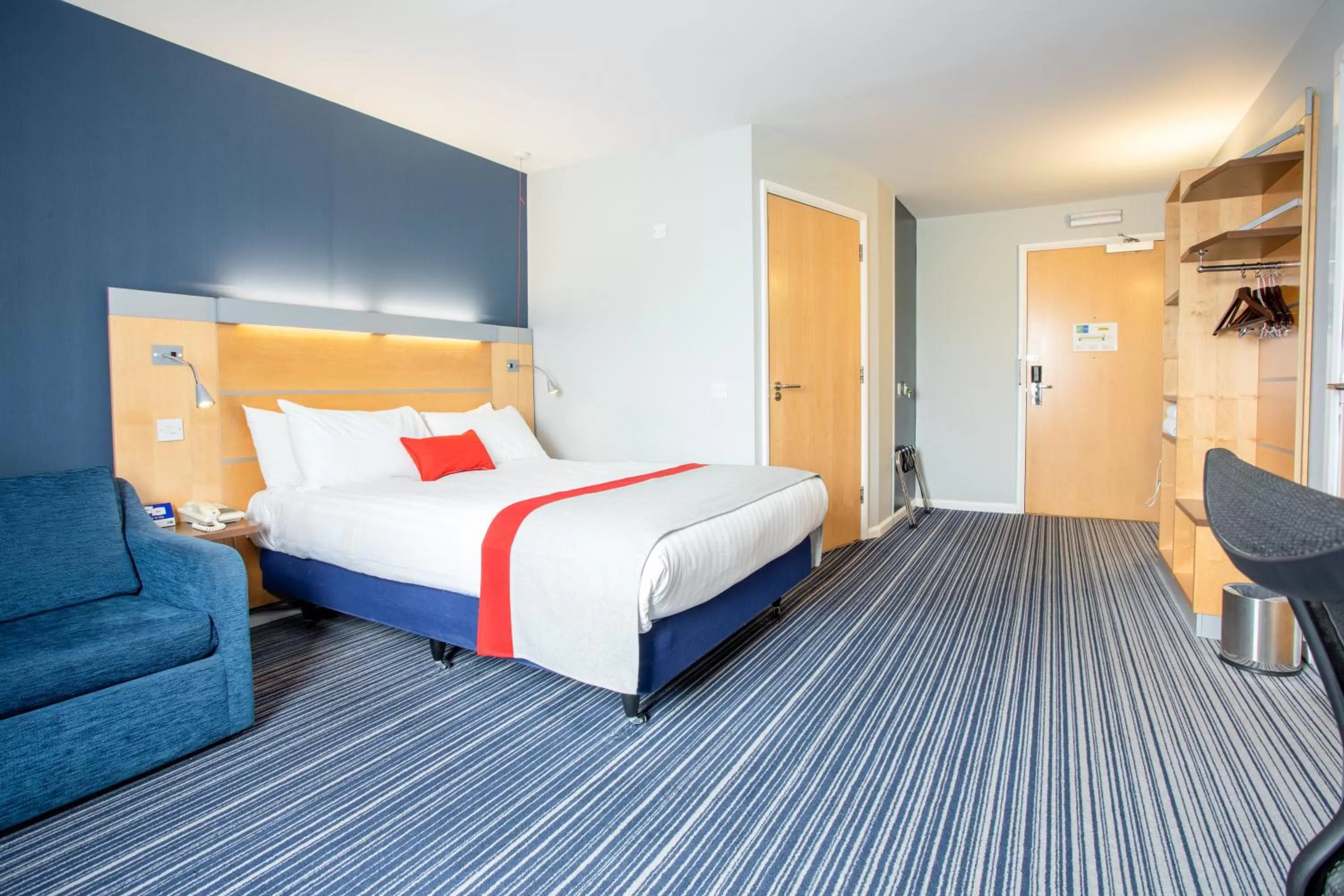 Double Room with Sofa Bed and Free Hot Breakfast - Accessible in Holiday Inn Express Dunfermline by IHG