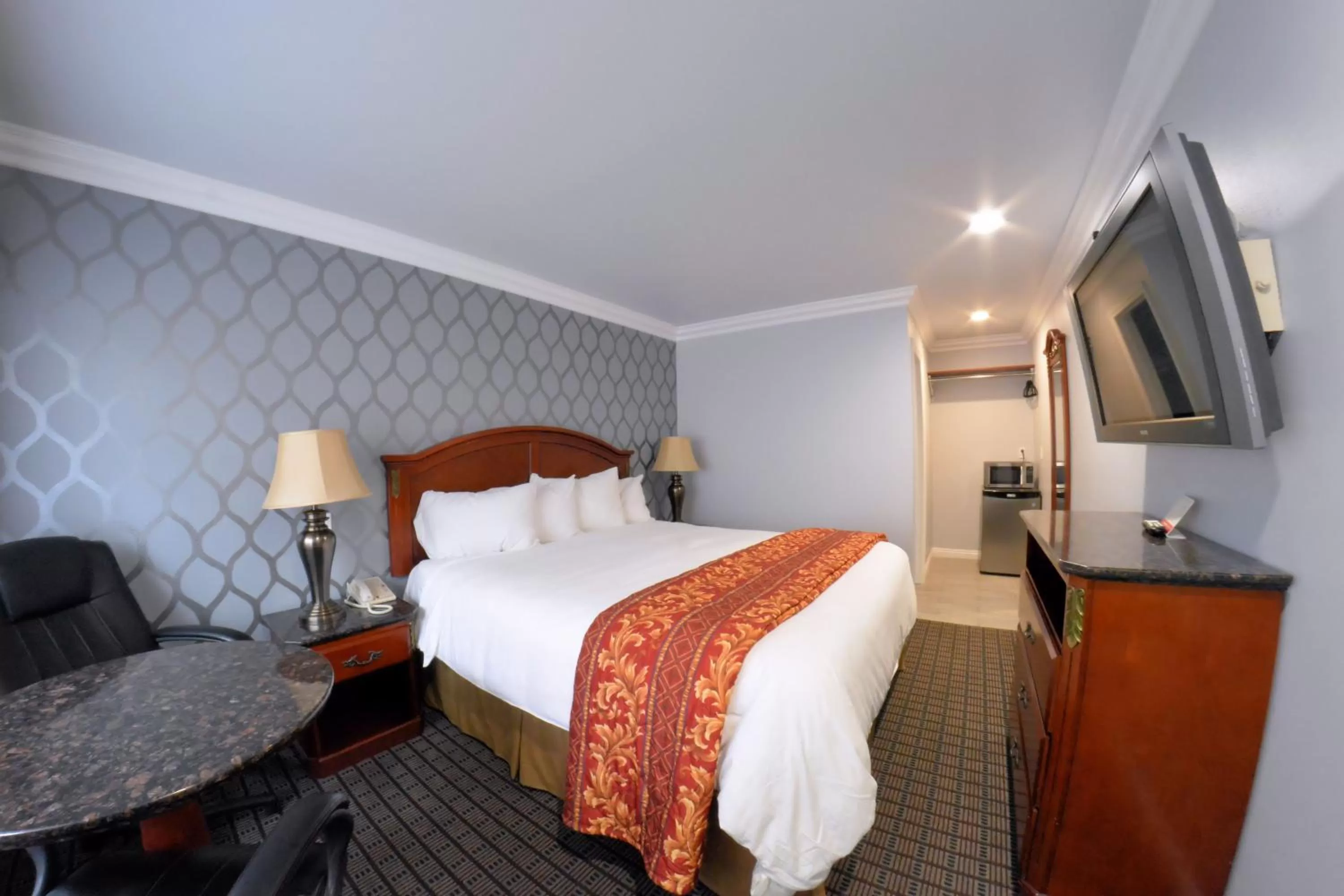 King Room - Non-Smoking in Crystal Lodge Motel