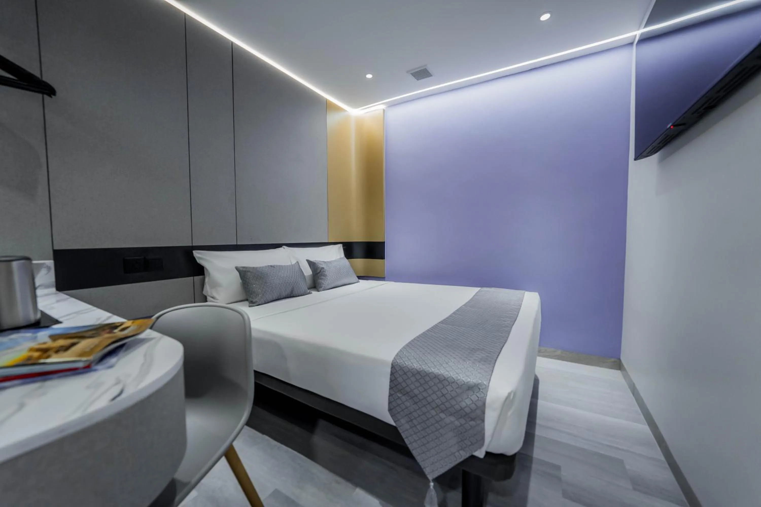 Standard Queen Room in Hotel 81 Palace - NEWLY RENOVATED