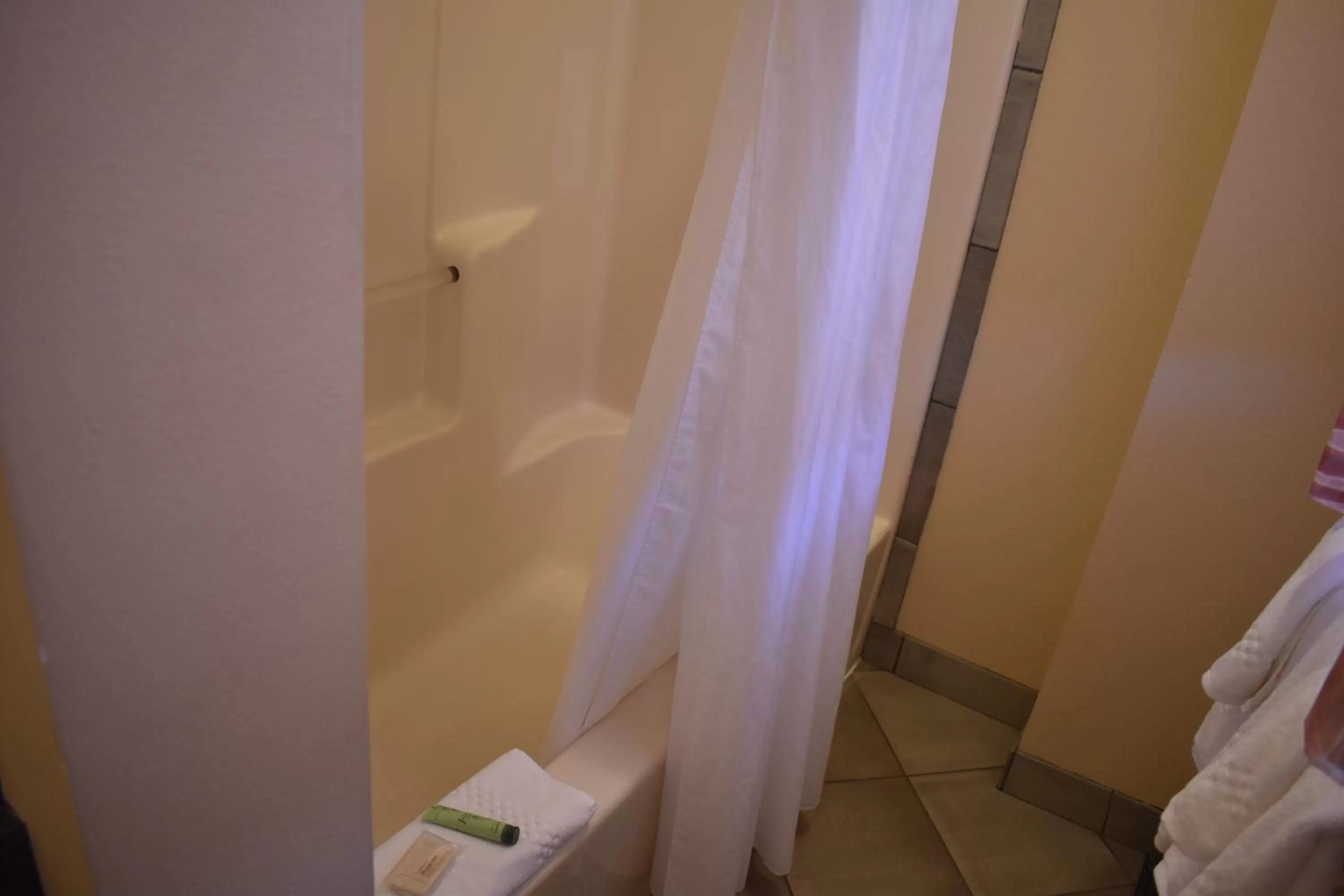 Triple Room in The Kauai Inn