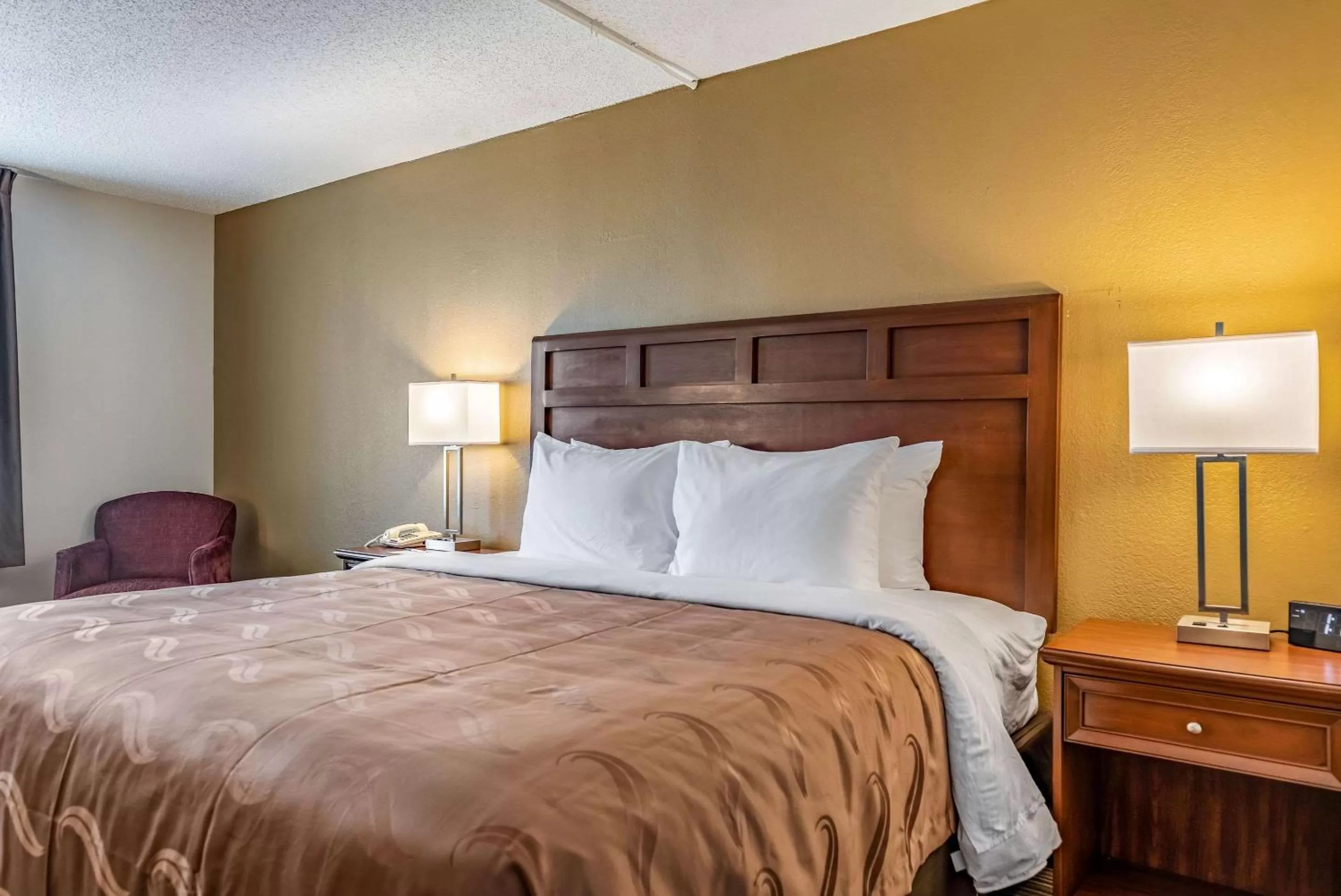 King Room with Roll-In Shower - Accessible/Non-Smoking in Quality Inn Bucyrus North
