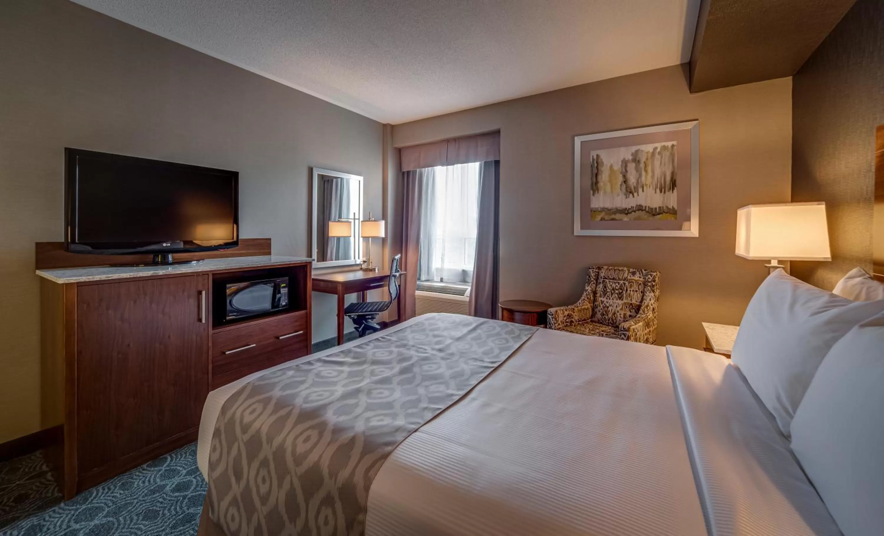 Standard Room with 1 Queen Bed in Monte Carlo Inn Markham