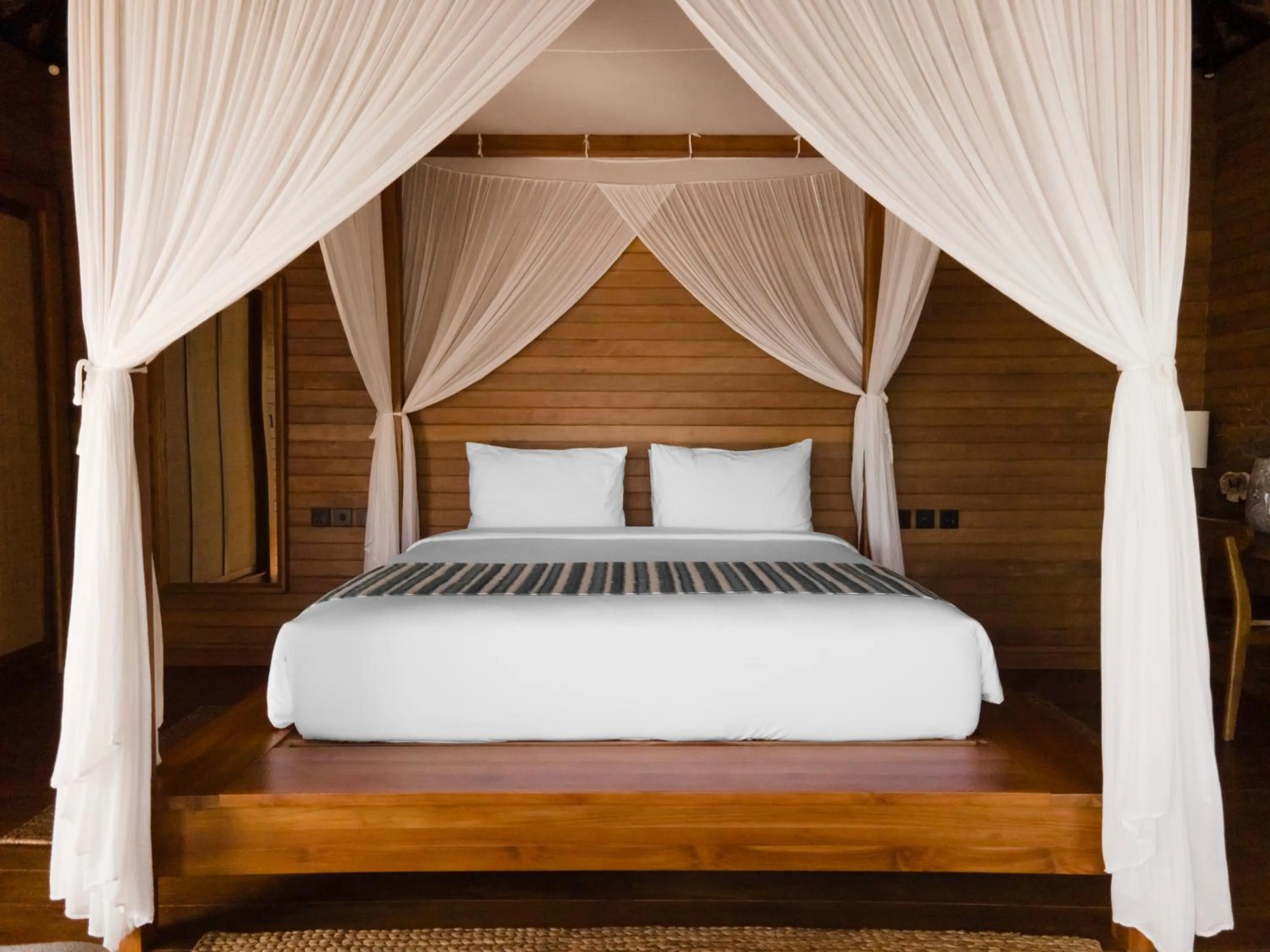 Deluxe Suite with Sea View in Menjaga Bay