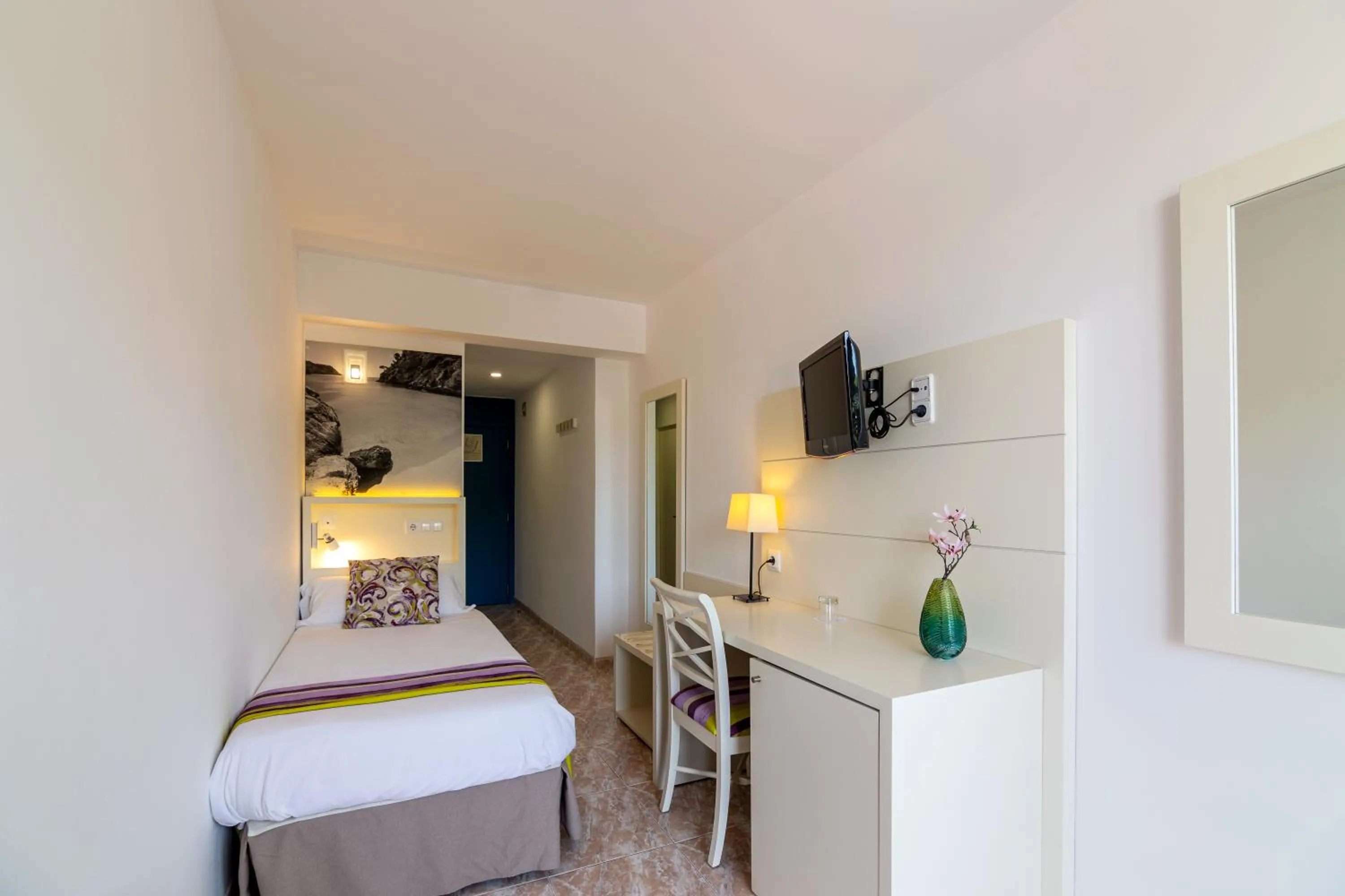 Single Room with Balcony in Hotel Venecia Paguera