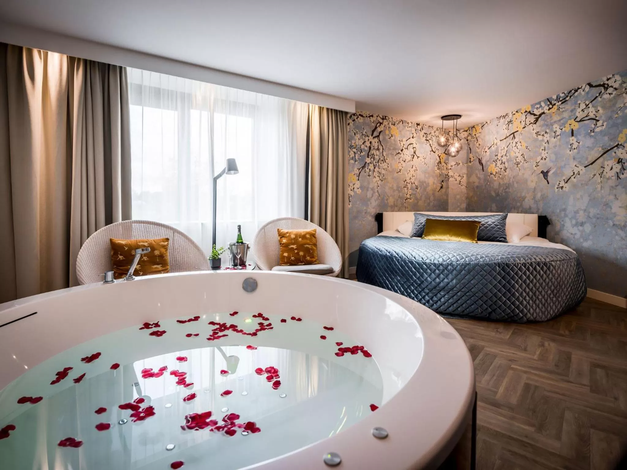 Suite with Hot Tub in Hotel Van der Valk Maastricht