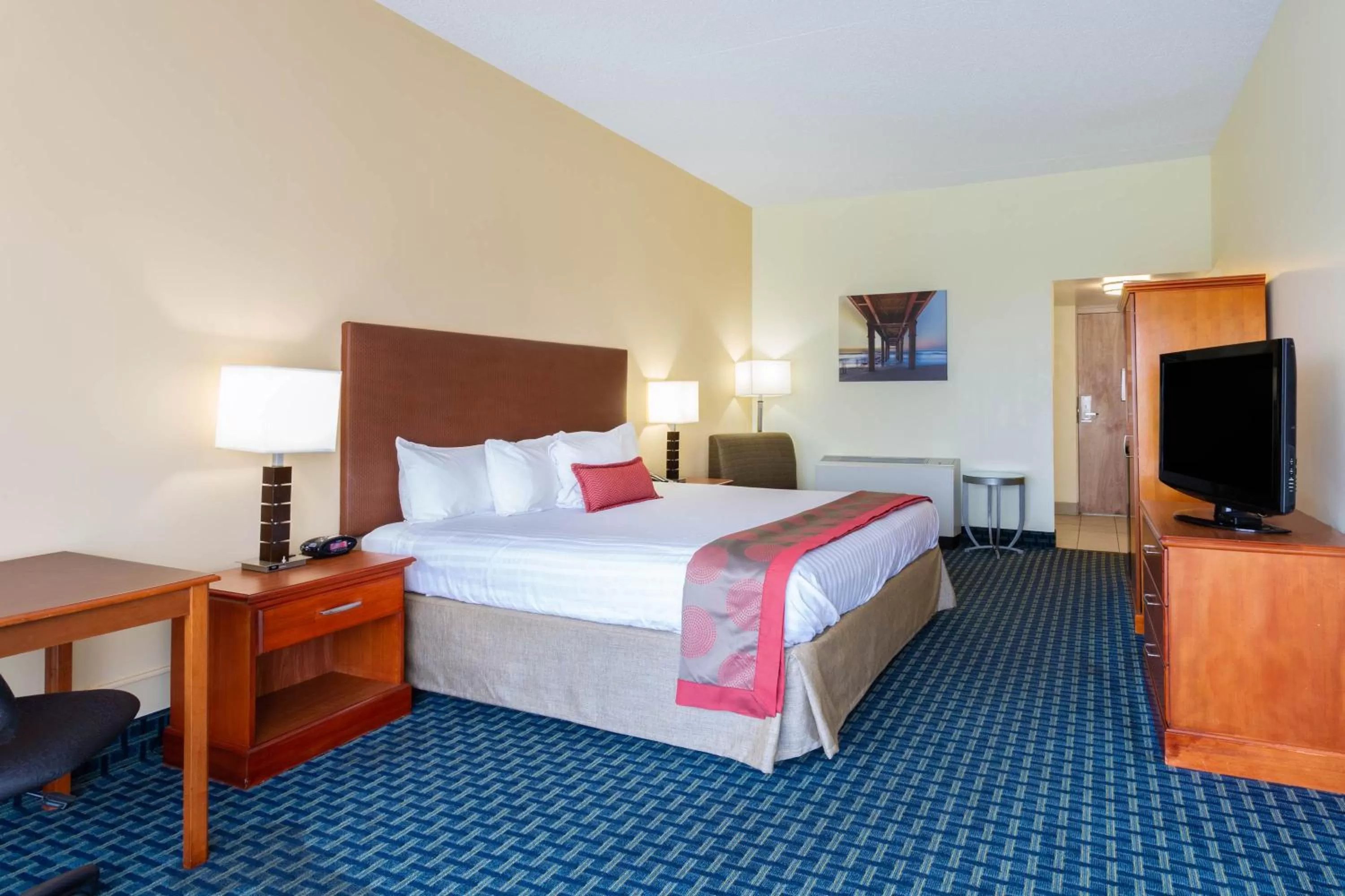 King Room with Oceanfront View - Non-Smoking in Ramada Plaza by Wyndham Virginia Beach Oceanfront