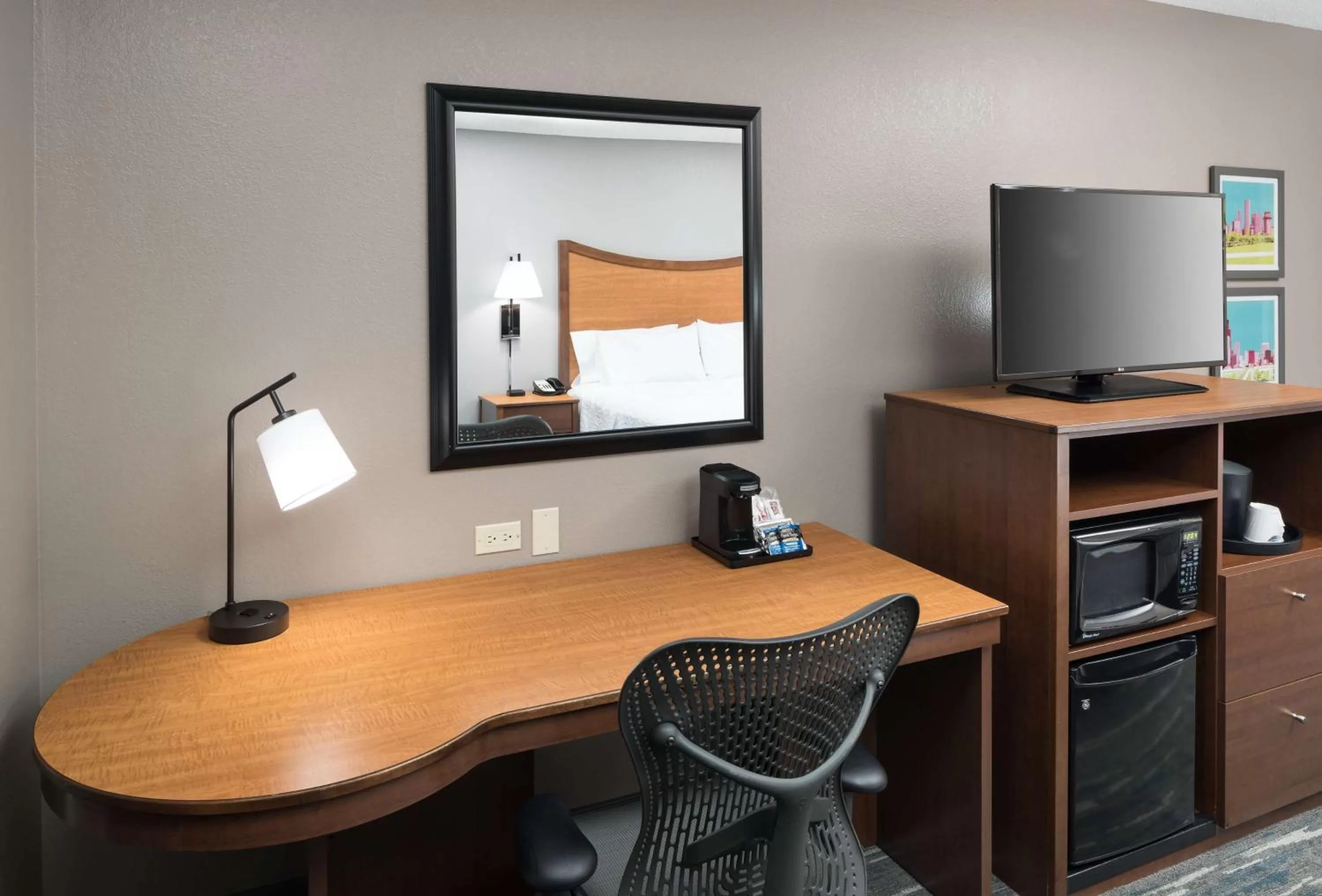 King Room with Sofa Bed and Study - Non-Smoking in Hampton Inn & Suites Chicago North Shore