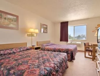 2 Queen Beds, Non-Smoking in Super 8 by Wyndham Fountain