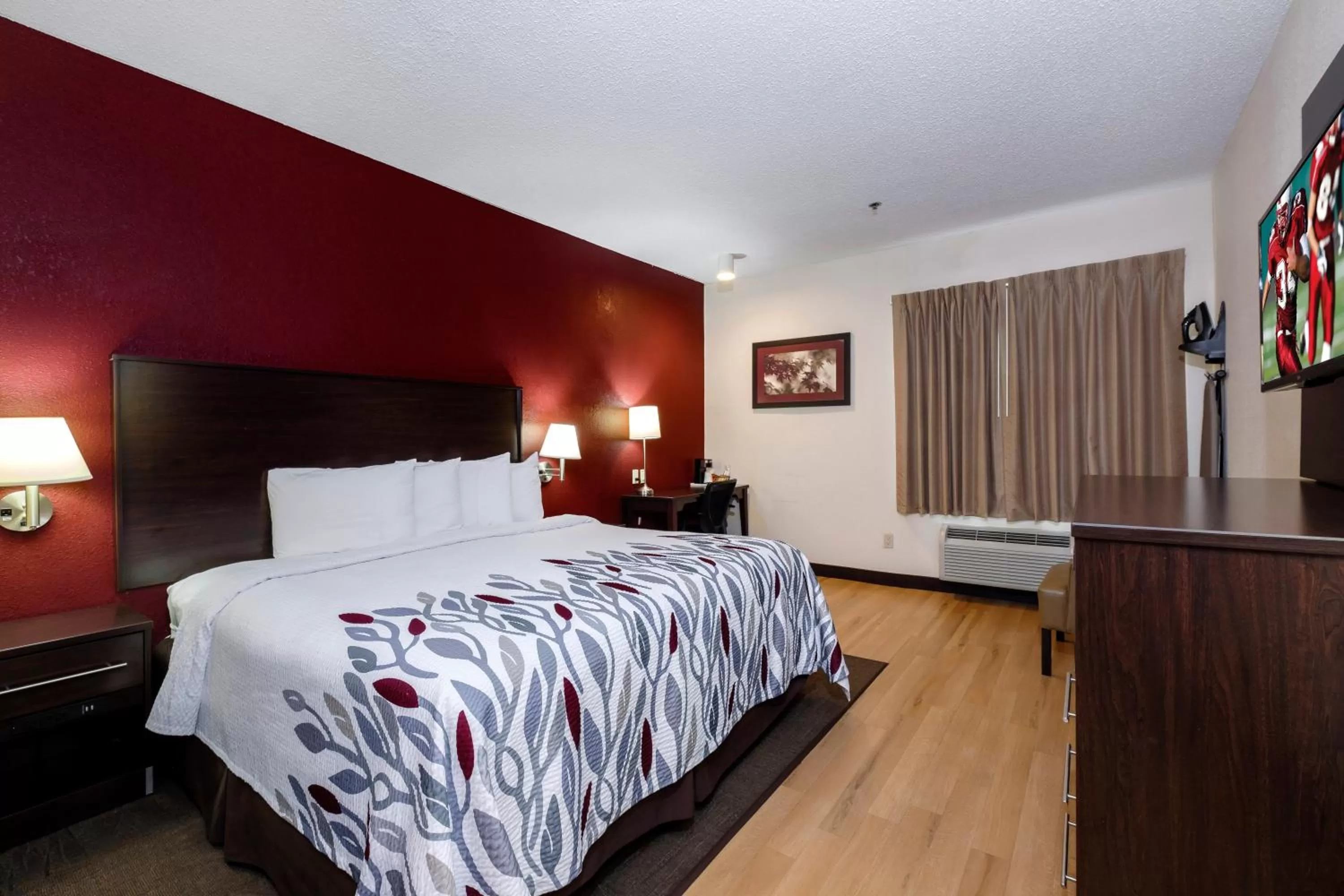 Superior King Room Smoke Free in Red Roof Inn & Suites Dover Downtown