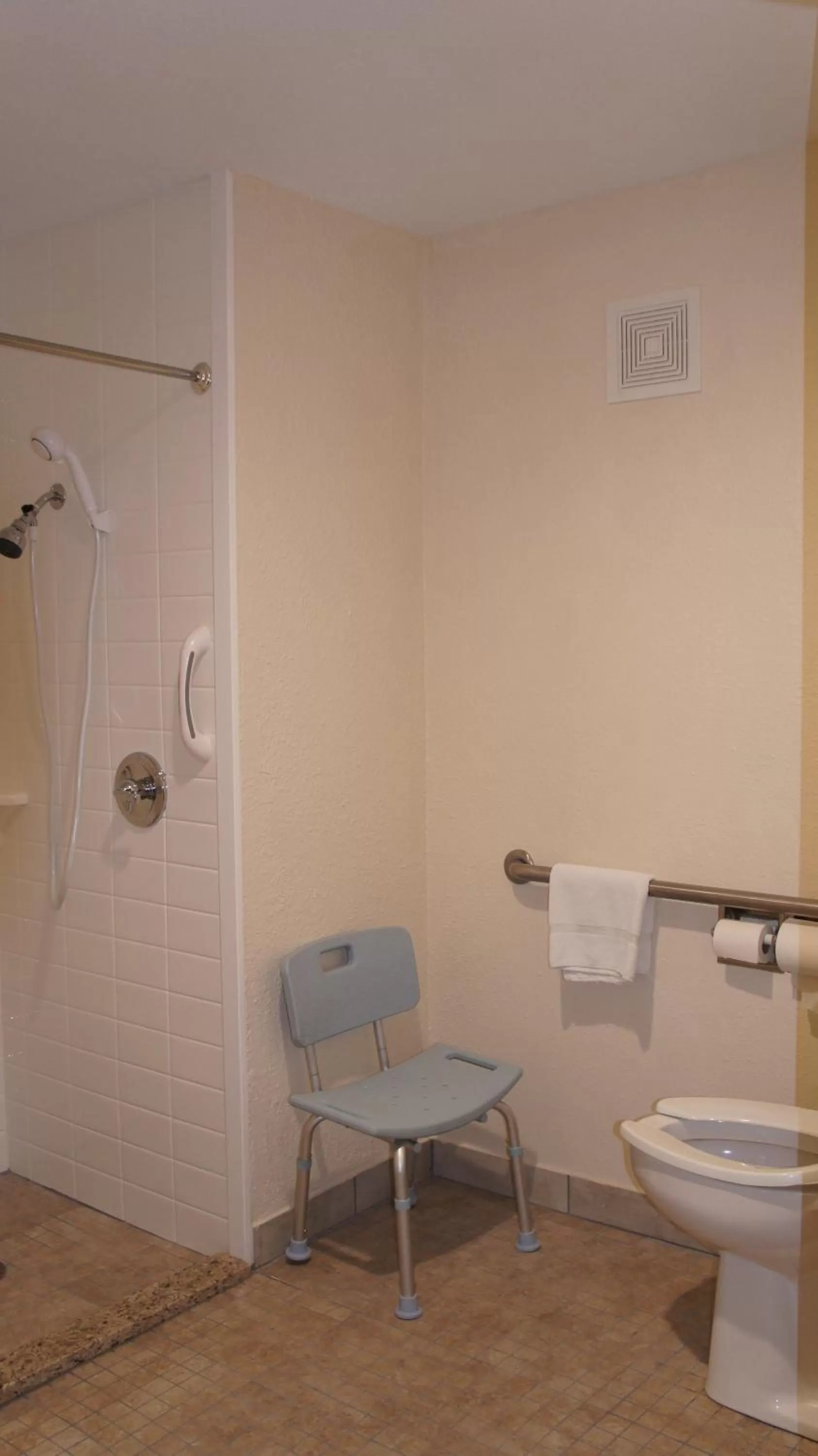 King Room - Mobility Access/Non-Smoking in Baymont by Wyndham Chicago/Alsip