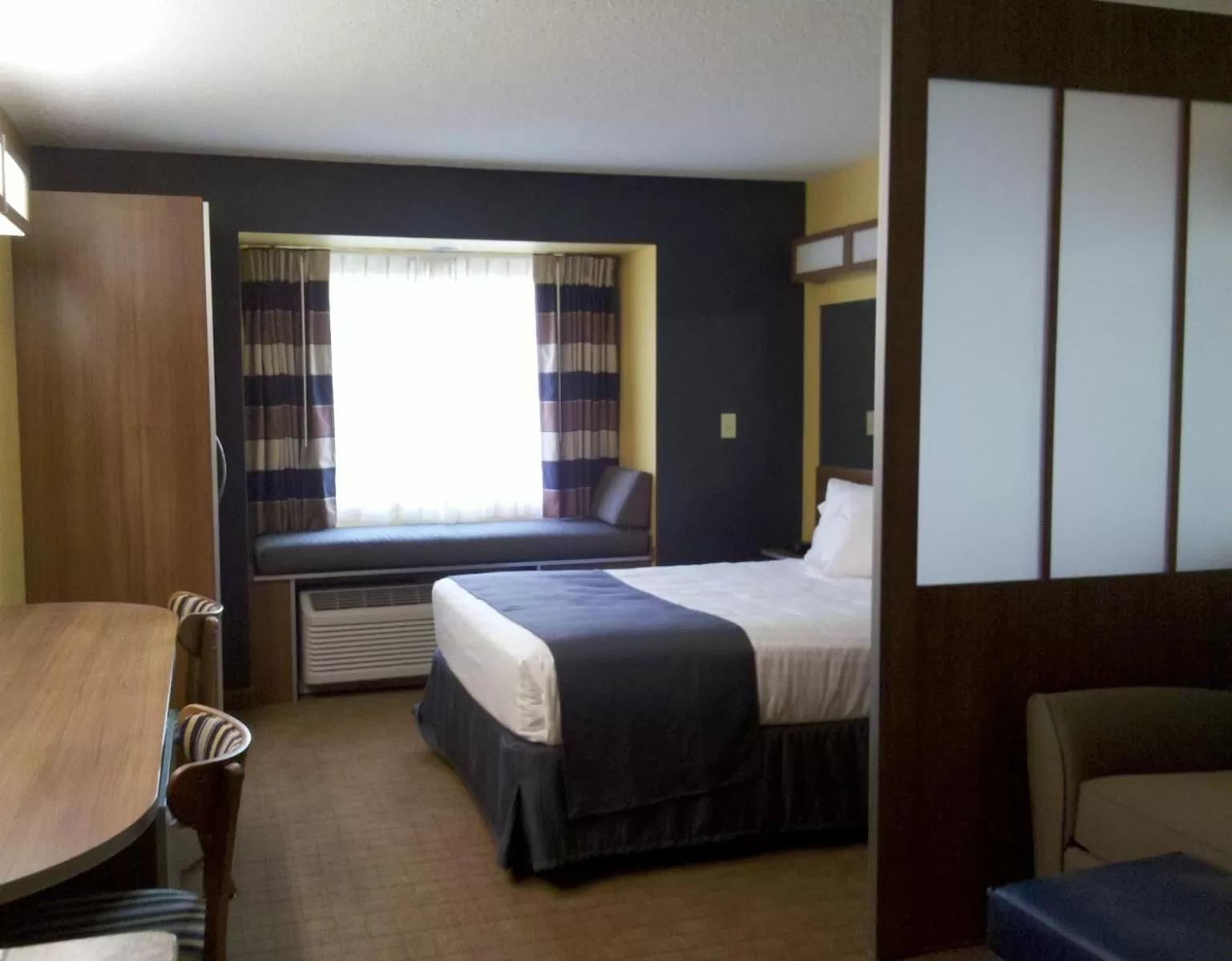 Studio Suite with 1 Queen Bed Non-Smoking in Microtel Inn & Suites Chili/Rochester